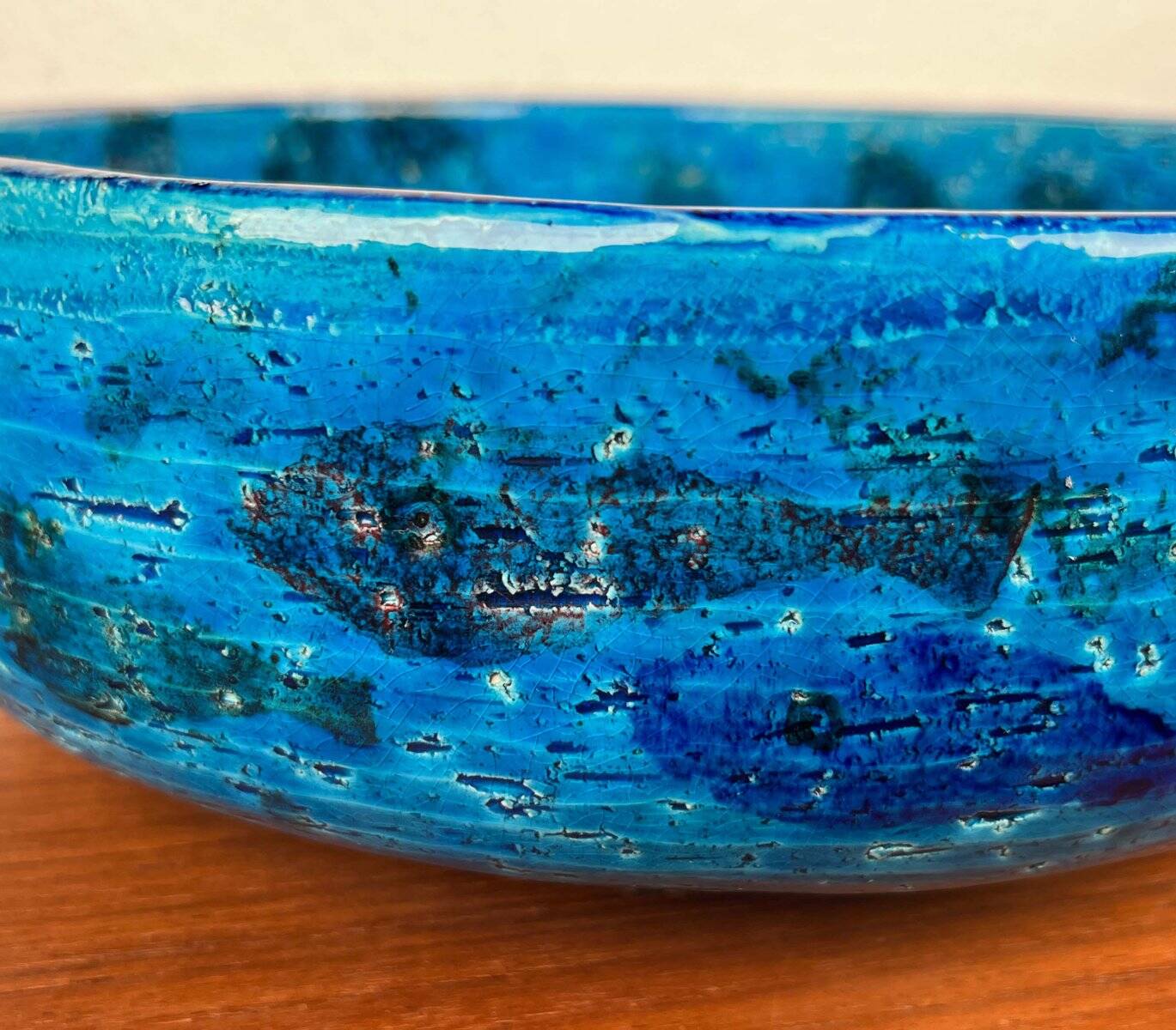 Bowl in the shape of a fish, modern fish from the mid-century by Aldo Londi for Bitossi, Italy, 1960s.