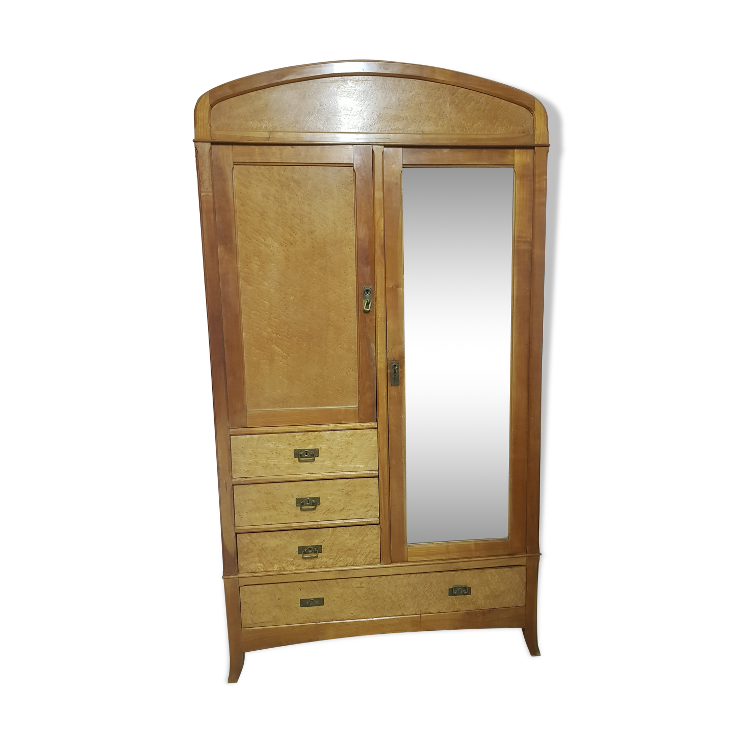 Armoire parisienne vintage