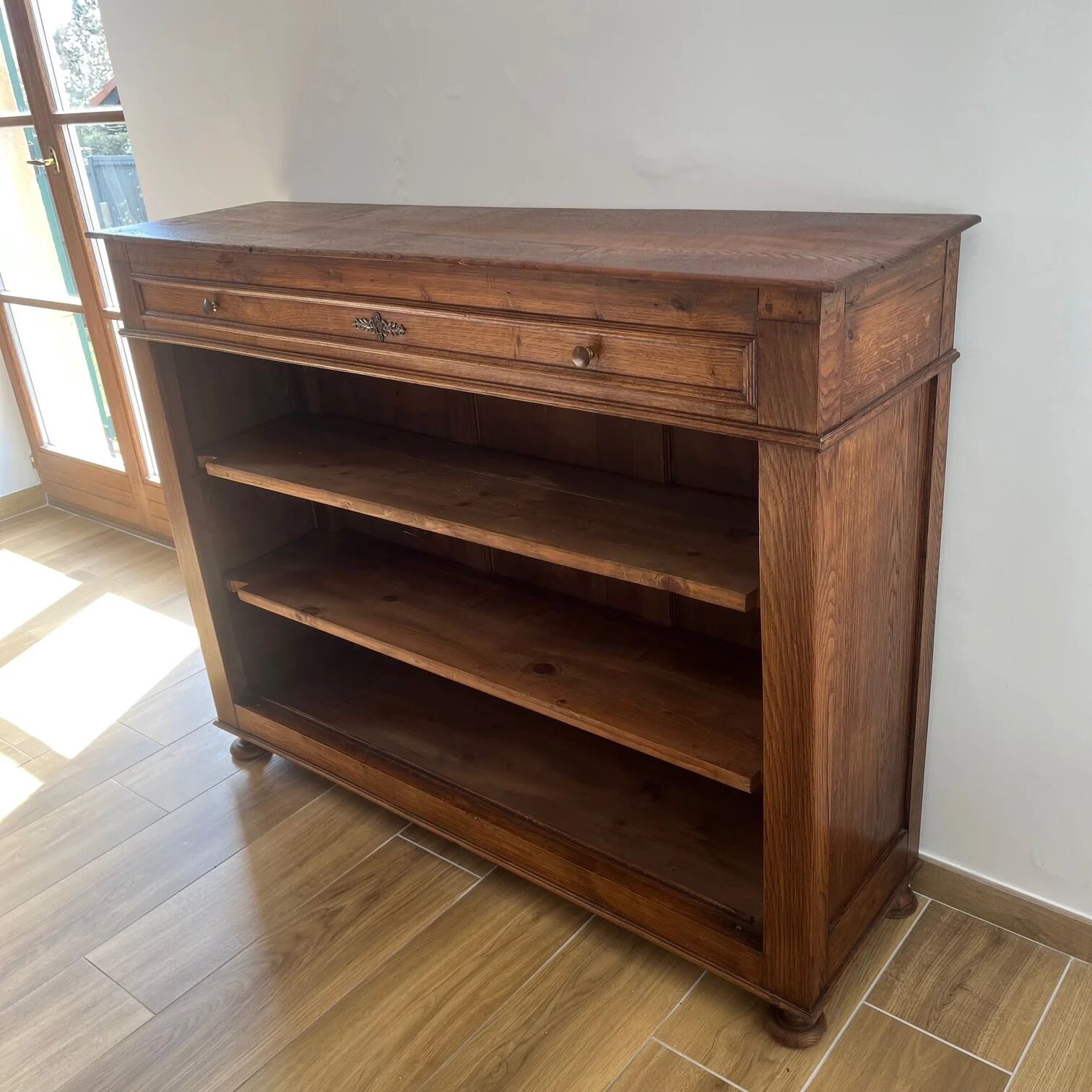 Open oak sideboard in country style, 1930s/50s.