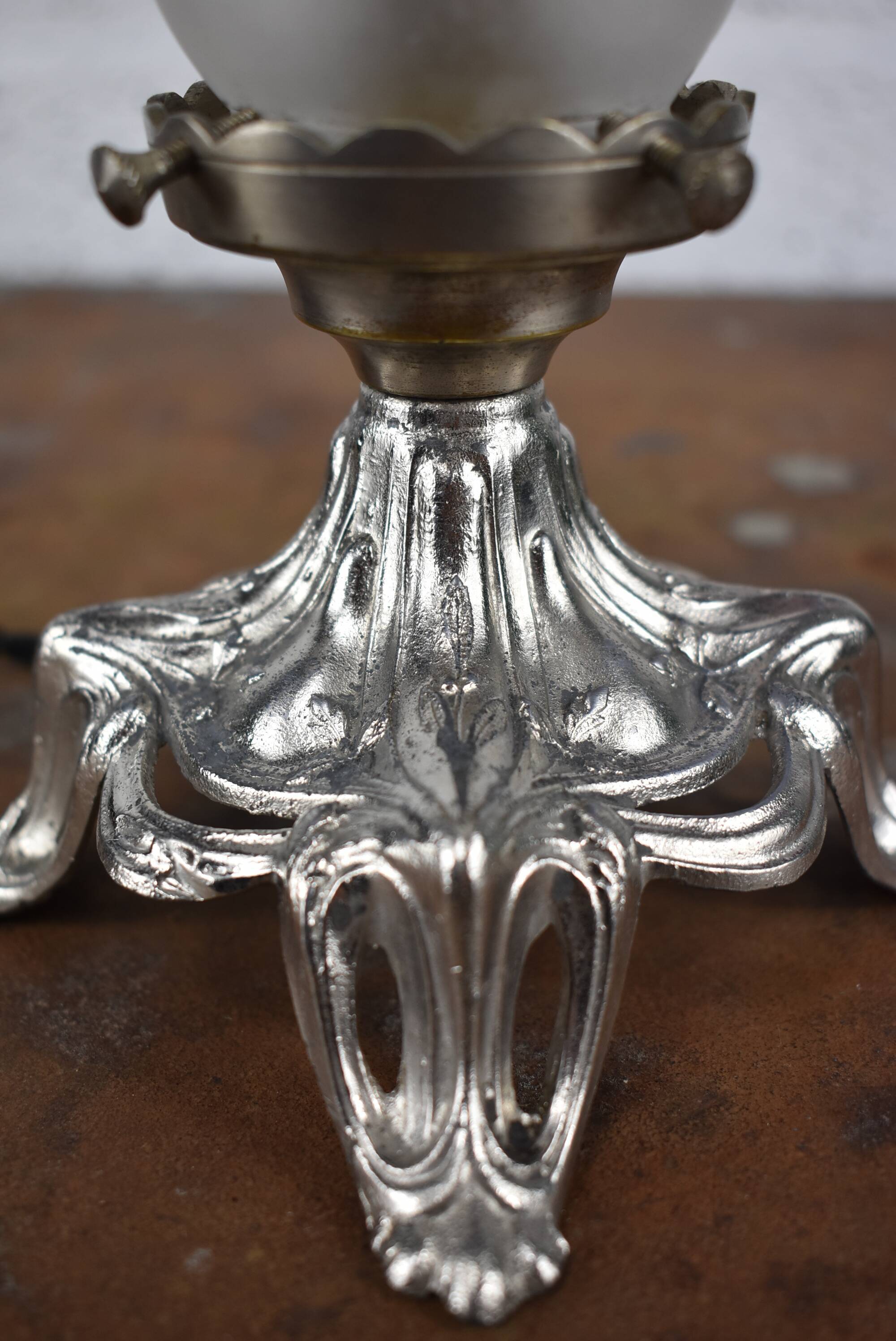 Art deco lamp their in glass paste