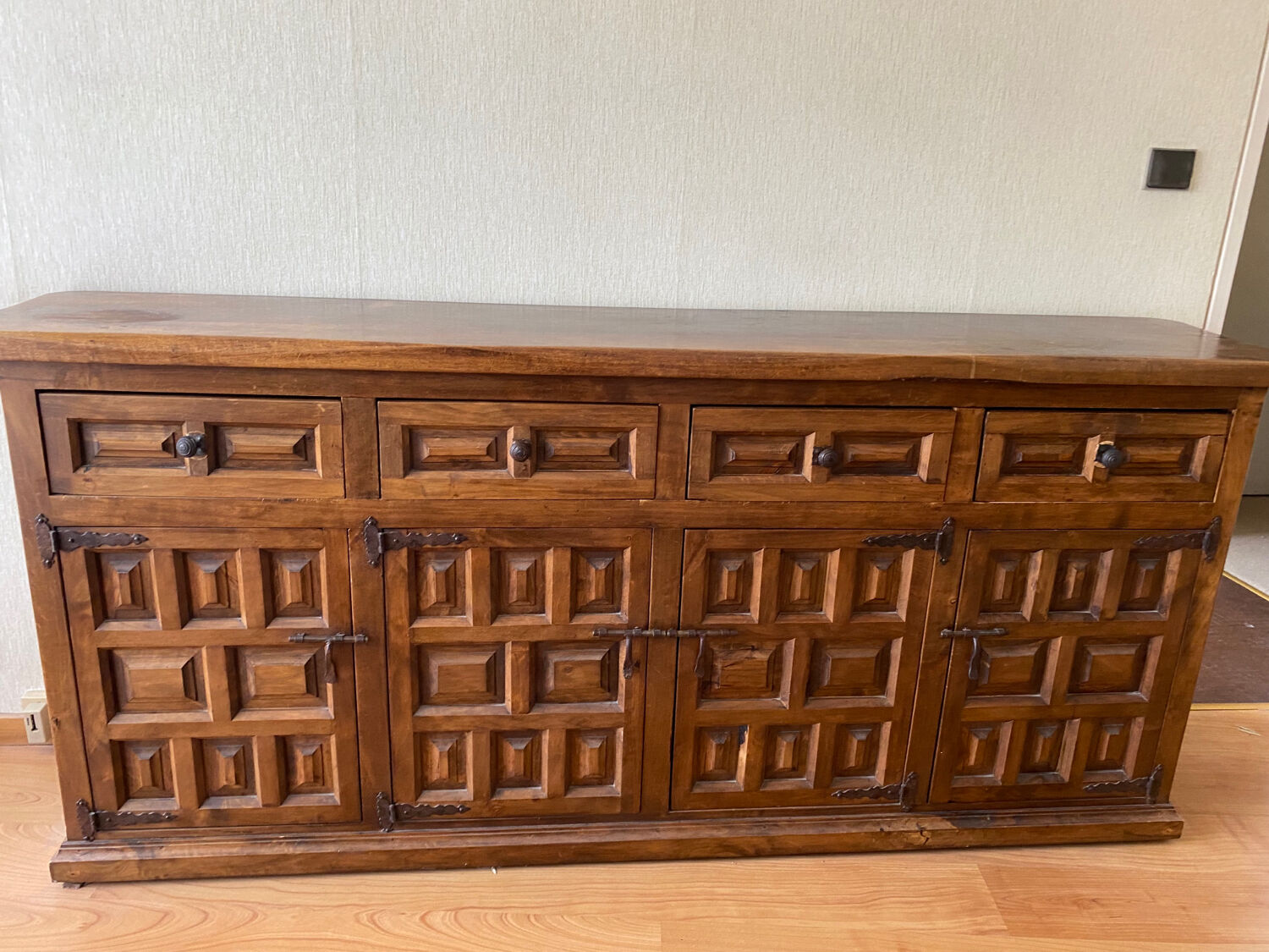 Buffet vintage en bois avec détails en métal, 1950