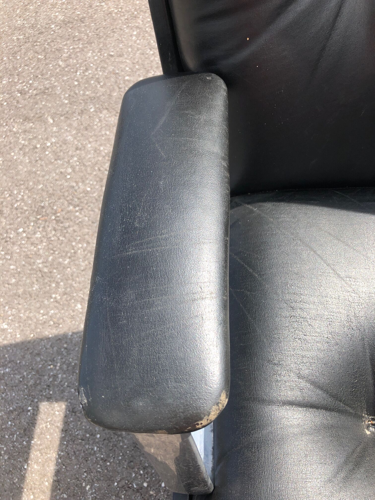 P128 office chair edited by tecno italy