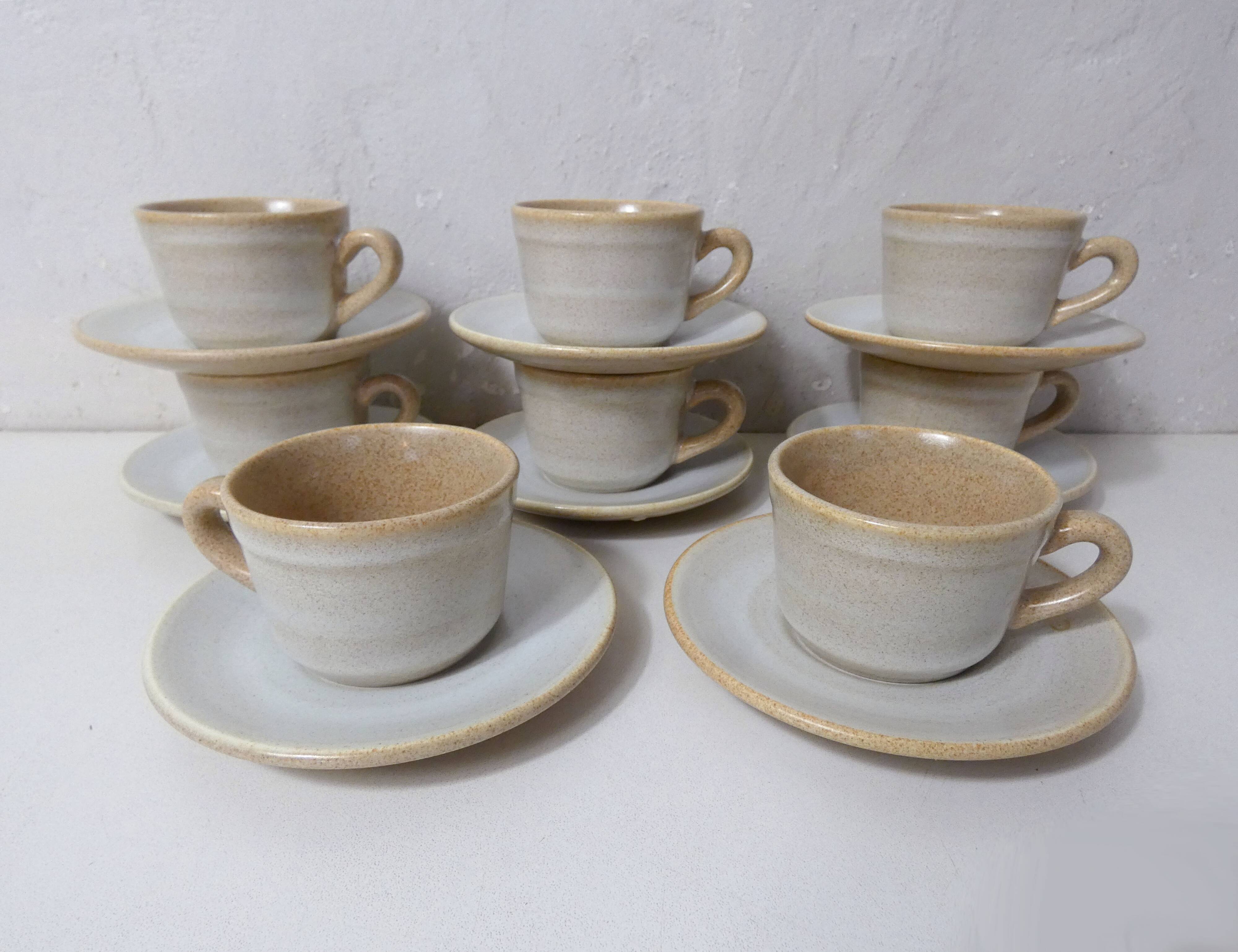 8 tasses en grès vintage