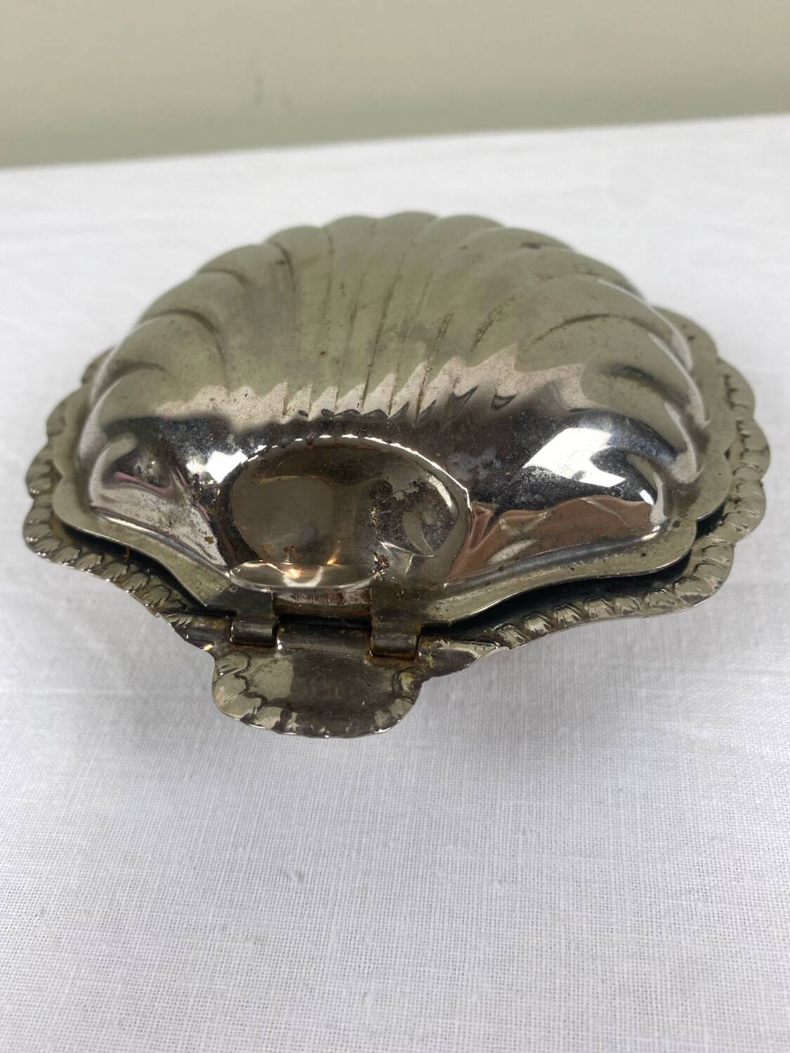Scallop butter dish