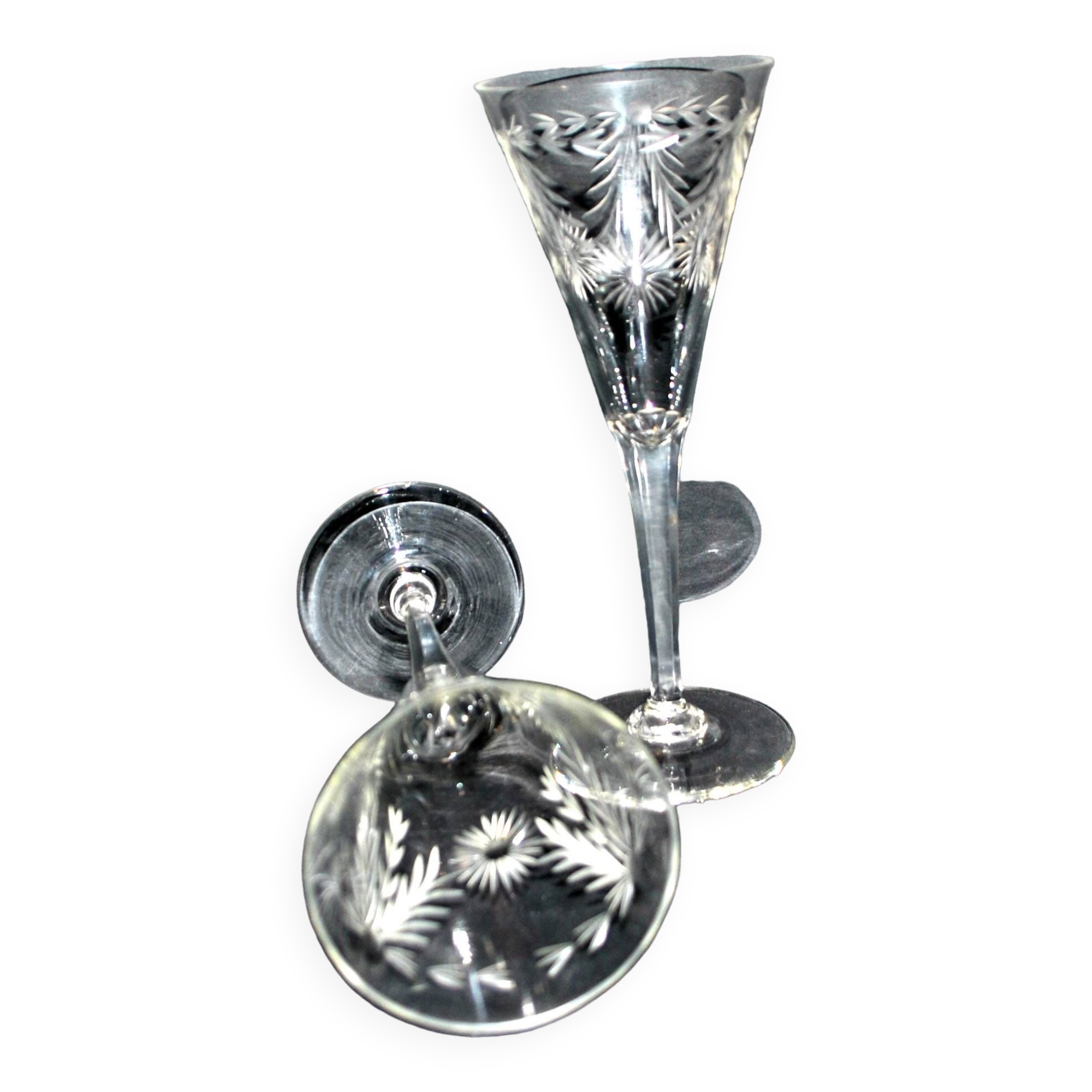 Set of 2 Roemer wine glasses in Saint-Louis crystal? engraved with the garland wheel 1900 H20cm