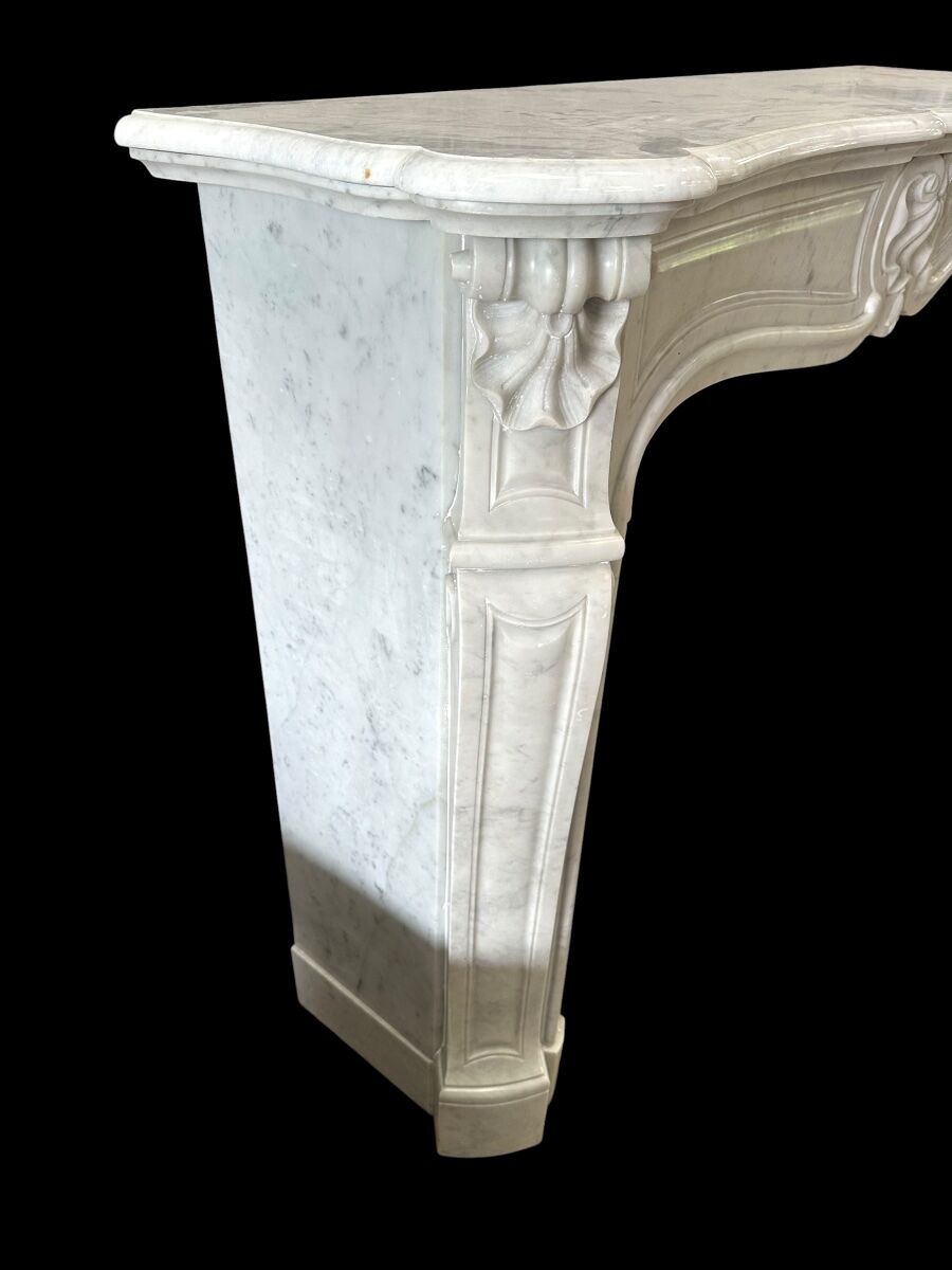 Louis XV marble fireplace, 19th century.