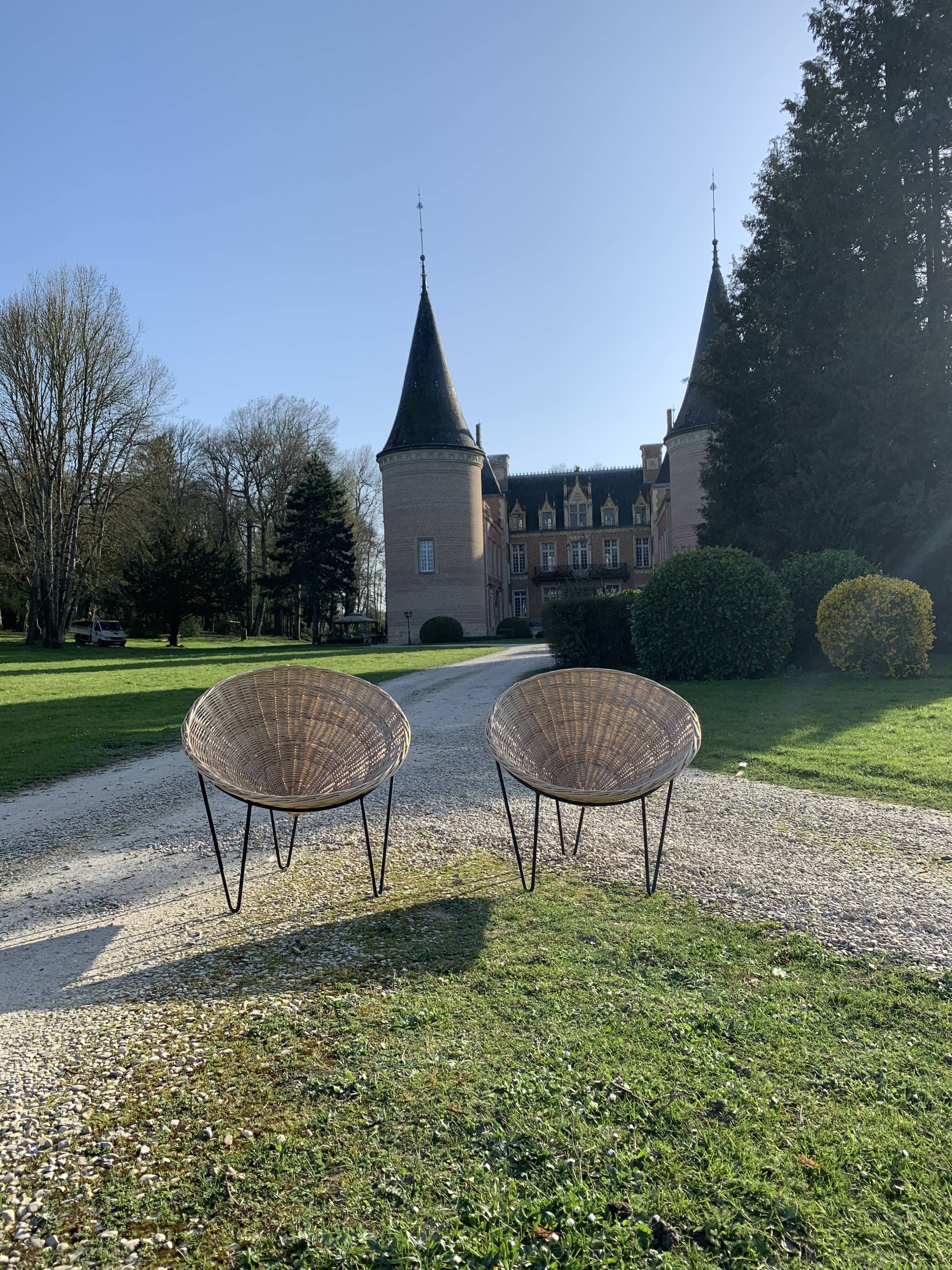 Pair of wicker armchairs