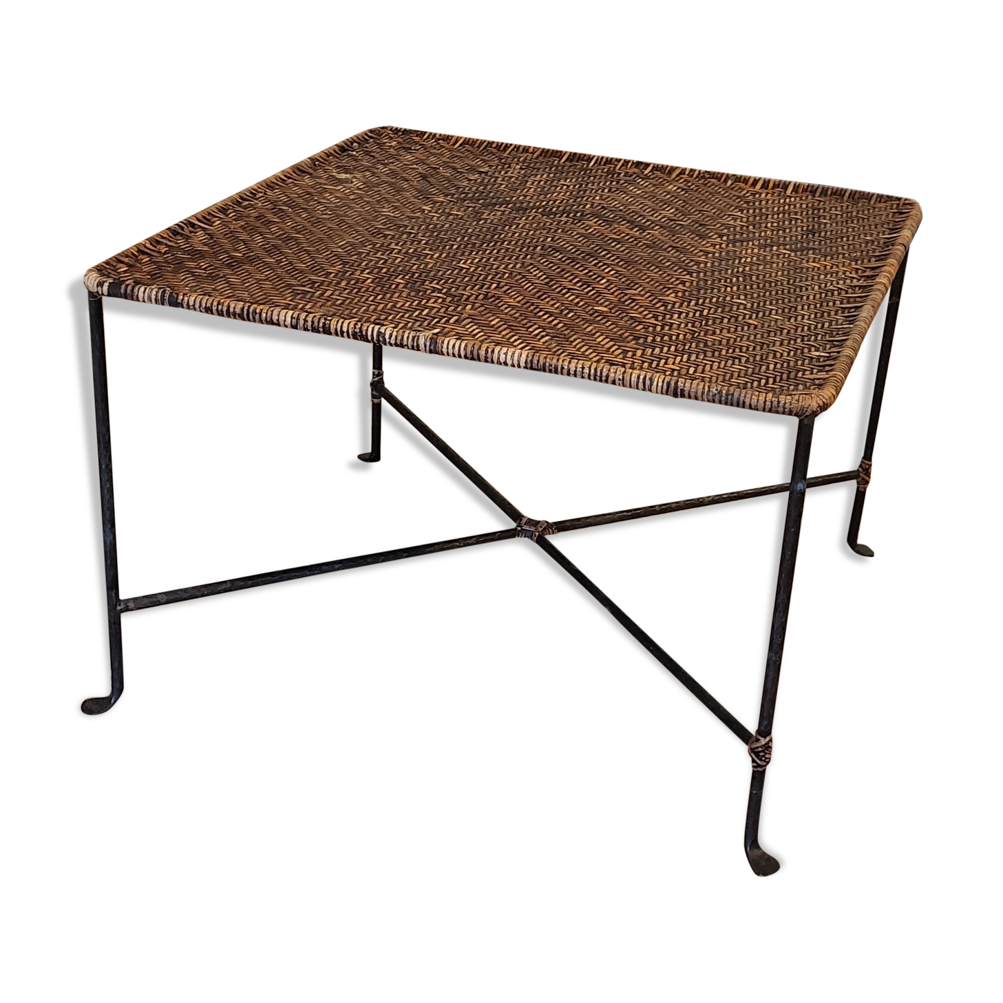 Coffee table in wrought iron and rattan