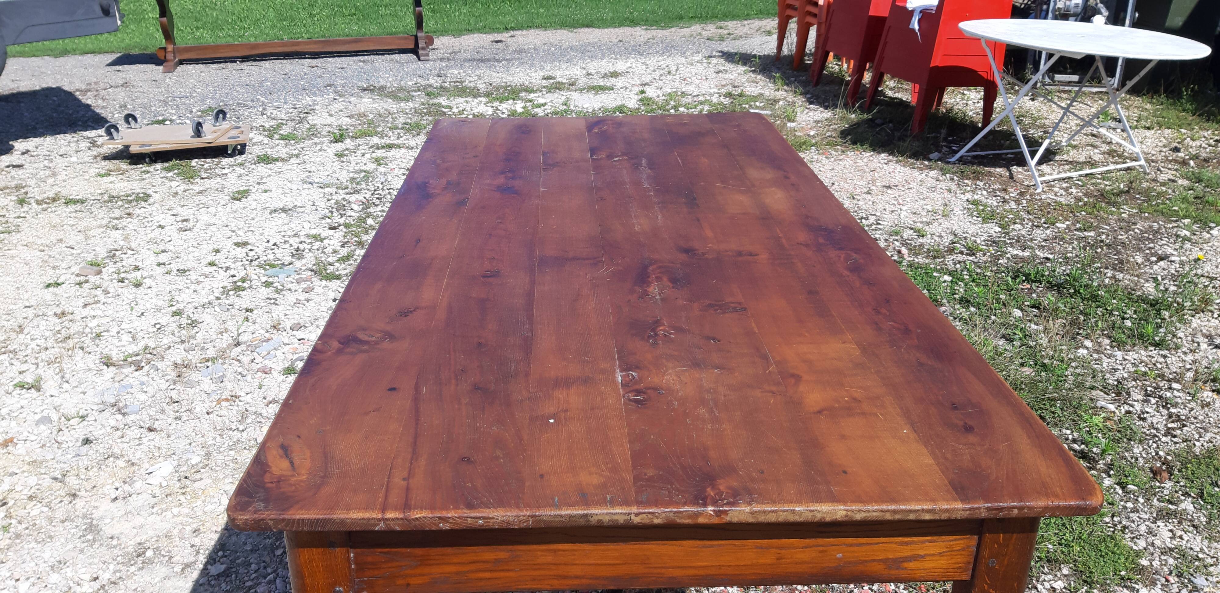 Country farm table in pine
