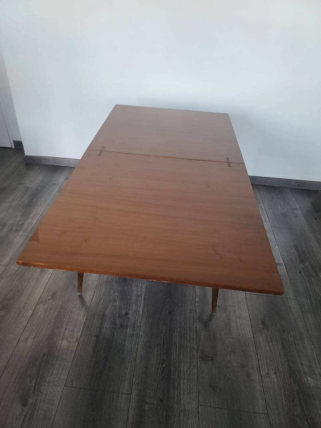 Vintage vitrified portfolio table