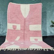 Beni Mrirt rug, handmade in traditional style, size 140 x 260 cm.