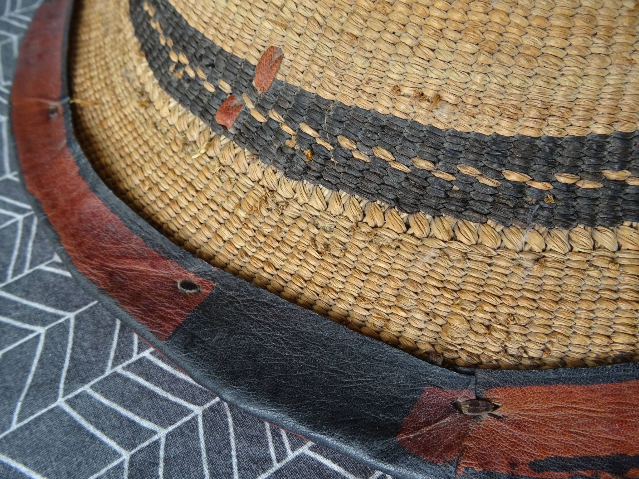Chapeau berbère art ethnique vannerie et cuir
