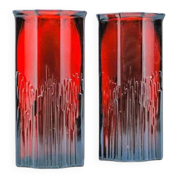 Paire de vases modernistes, en verre rouge, France, années 1980.
