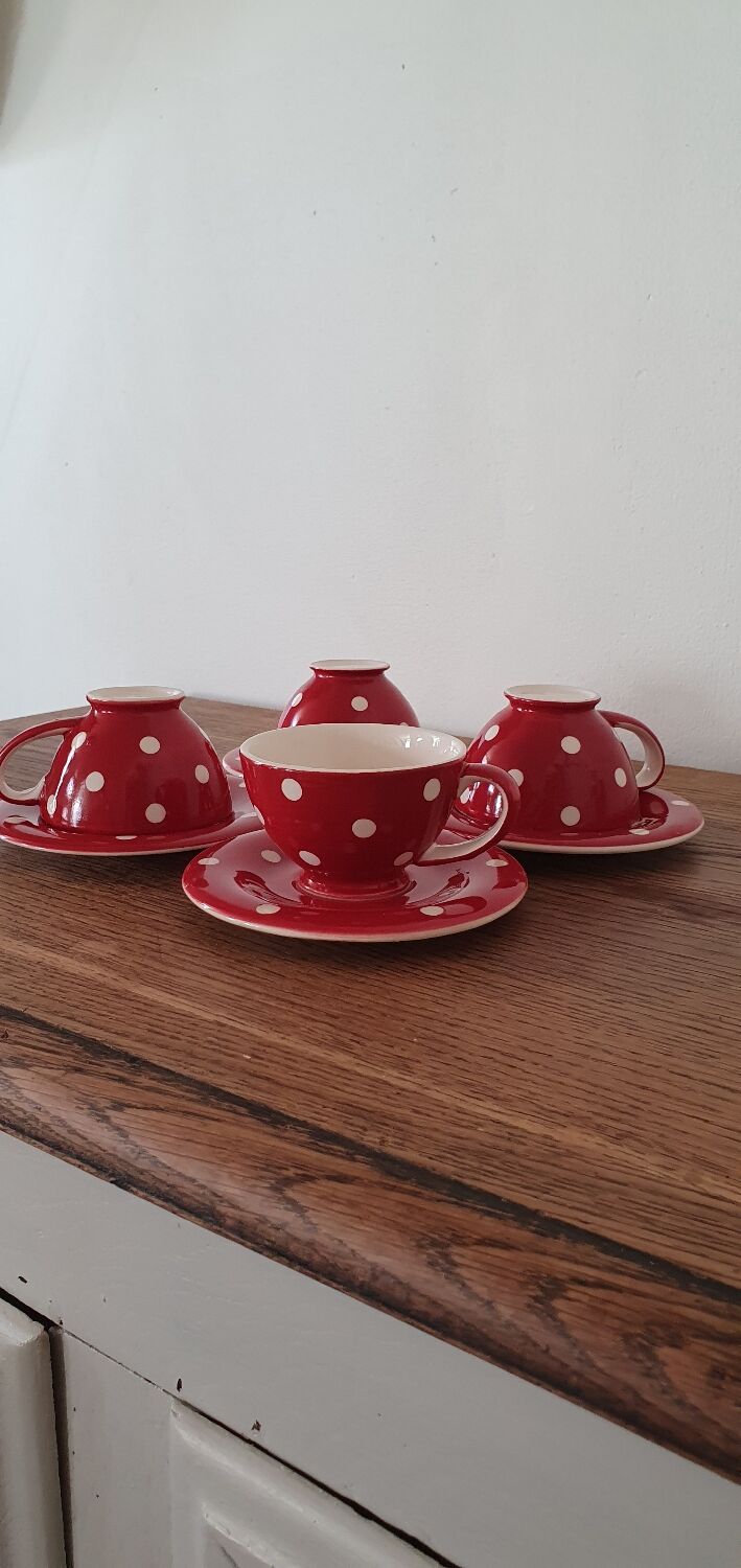 Red pea faience cups