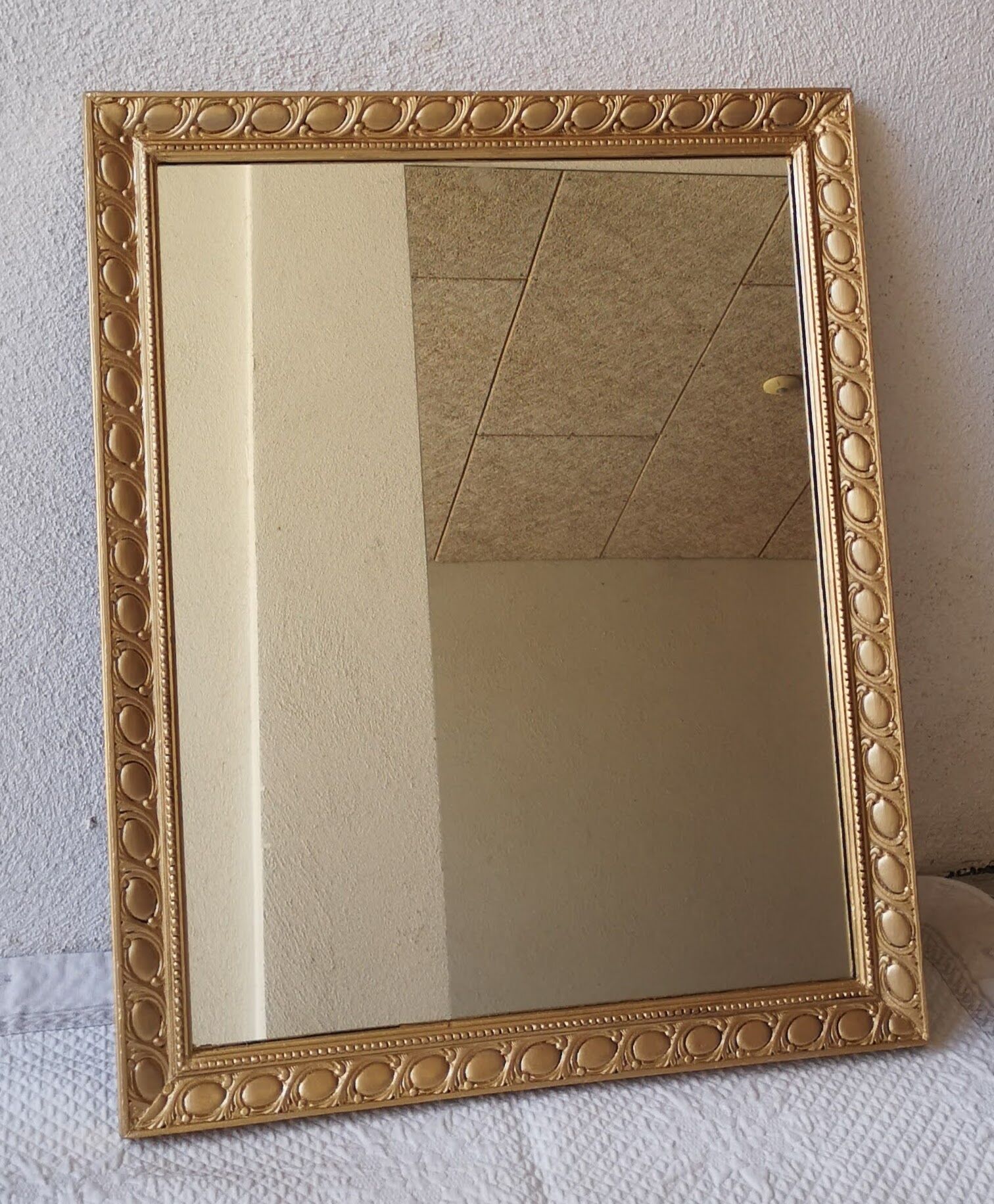 Miroir cadre bois doré 56 x 45 cm
