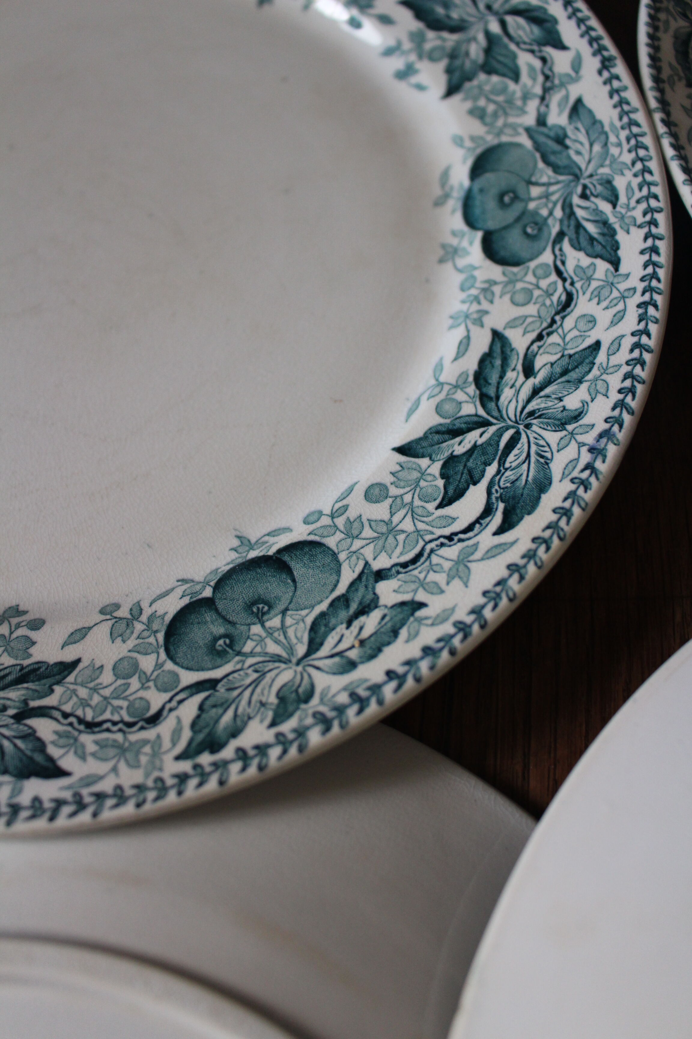 Lot 8 flat plates Badonviller Cherries blue