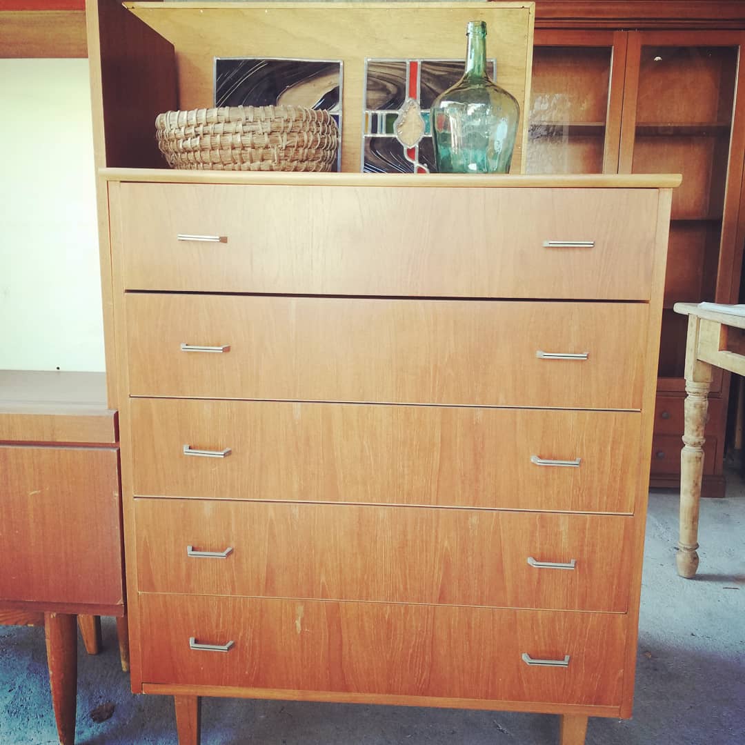 Vintage 1950s dresser