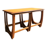 Ensembles de 3 tables basses en teck édition G plan des années 1960.