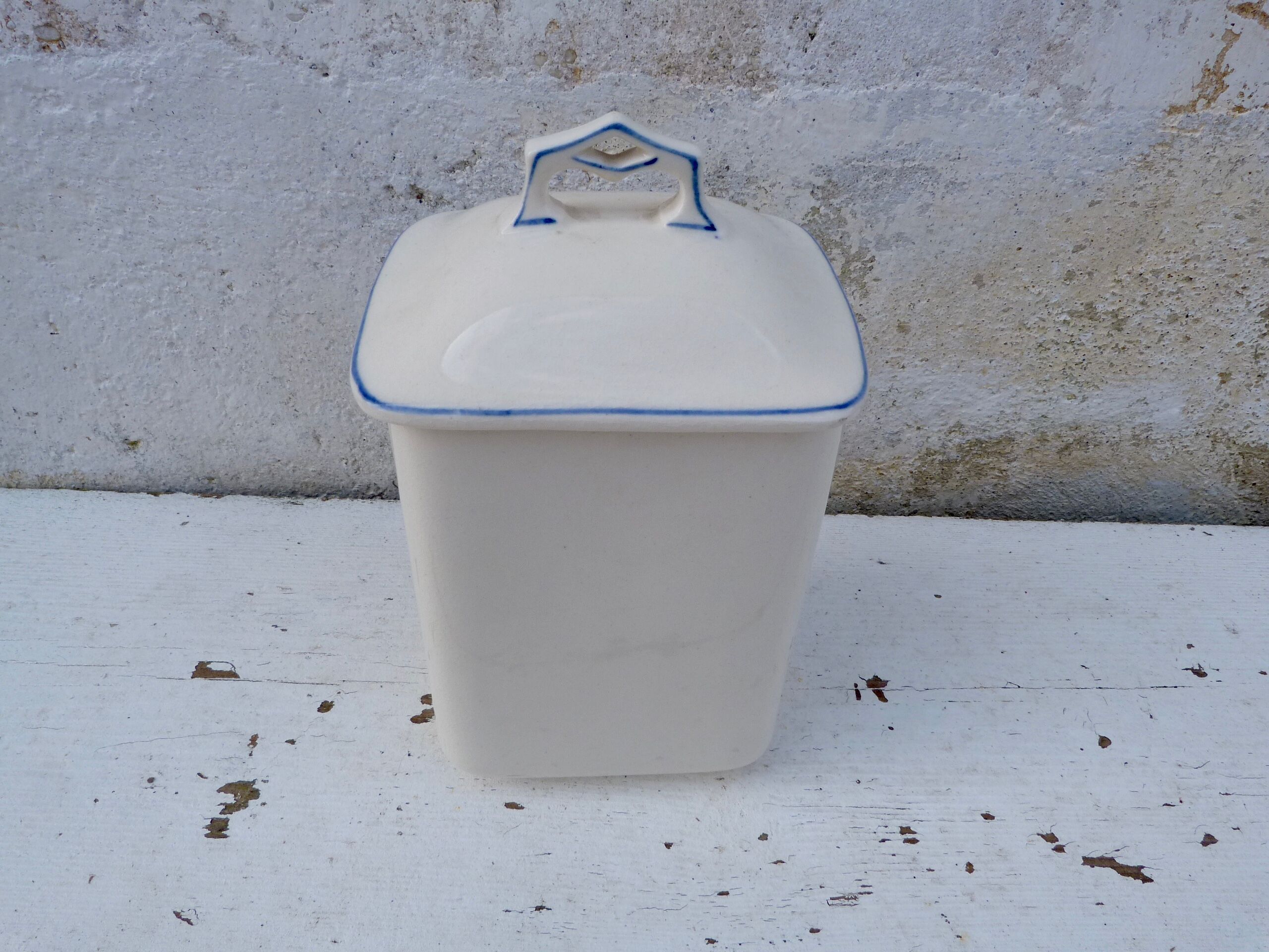 Art Deco ceramic pot geometric patterns café