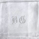 Nappe d'appoint damassée monogrammée "bg" 87 x 74 cm