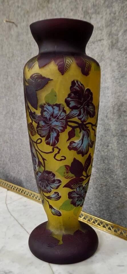 Multilayer glass vase etched with acid – Floral decoration in Art Nouveau style