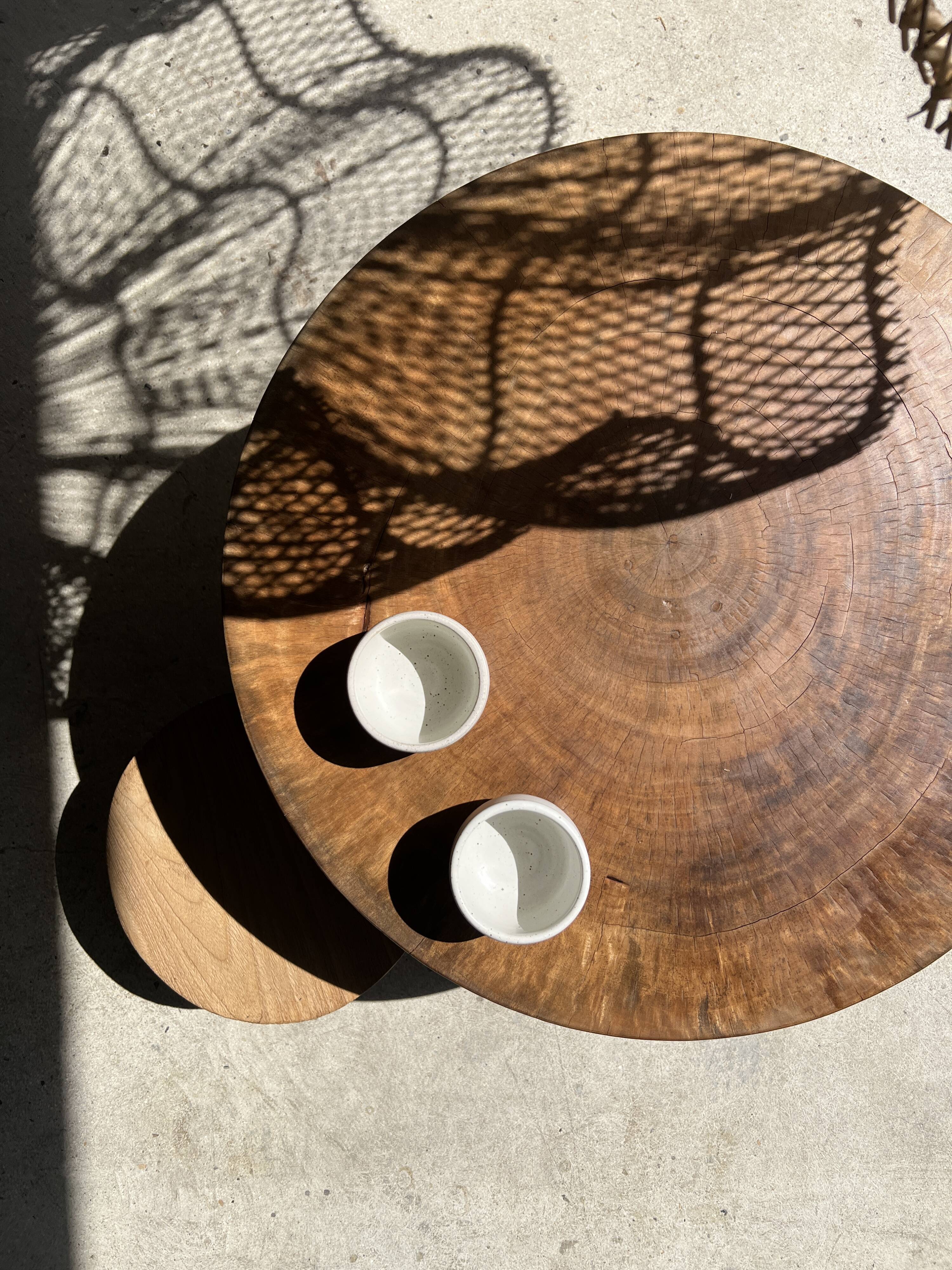 Quadripod coffee table in solid wood monoxyl natural color (dark)