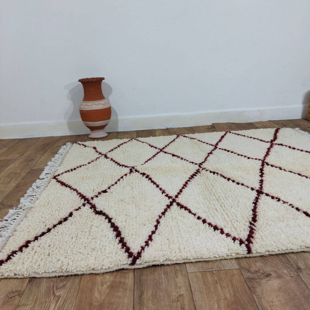 Handmade moroccan berber rug 176 x 152 cm