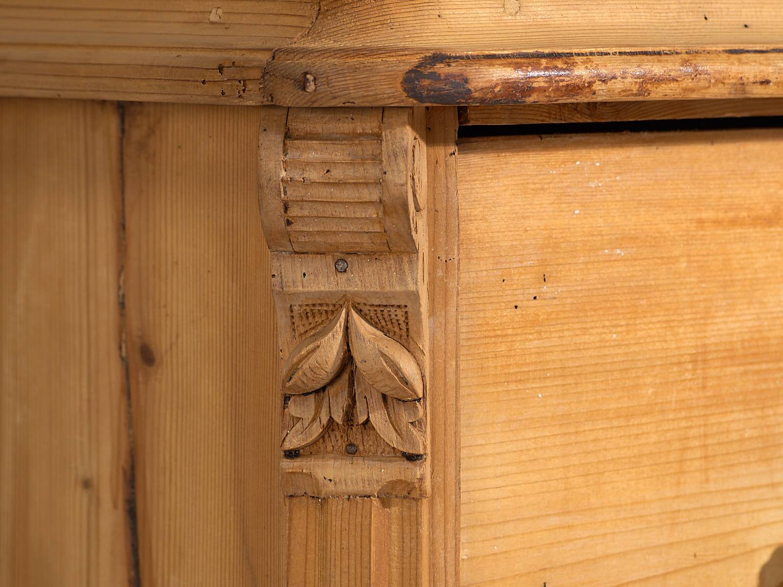 Large antique chest of drawers (circa 1920)