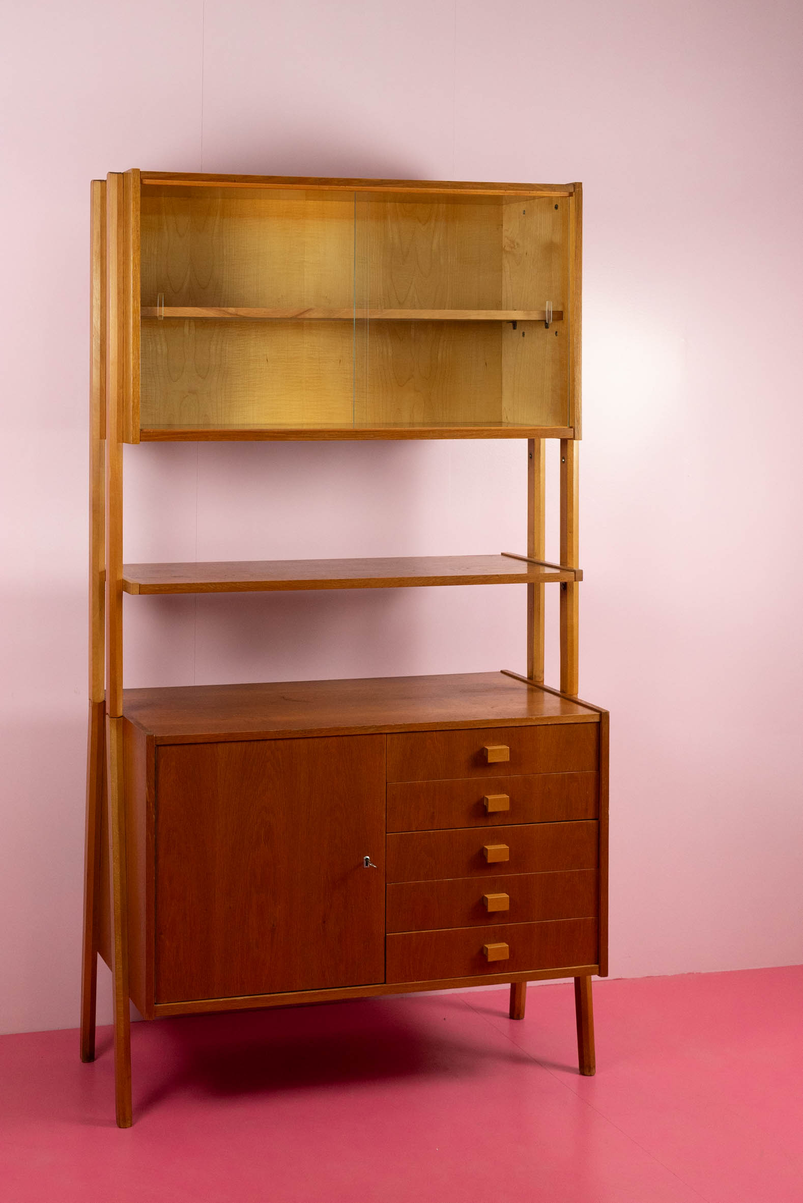 Vintage Mid Century wandkast door 'Jirak' voor 'Tatra'