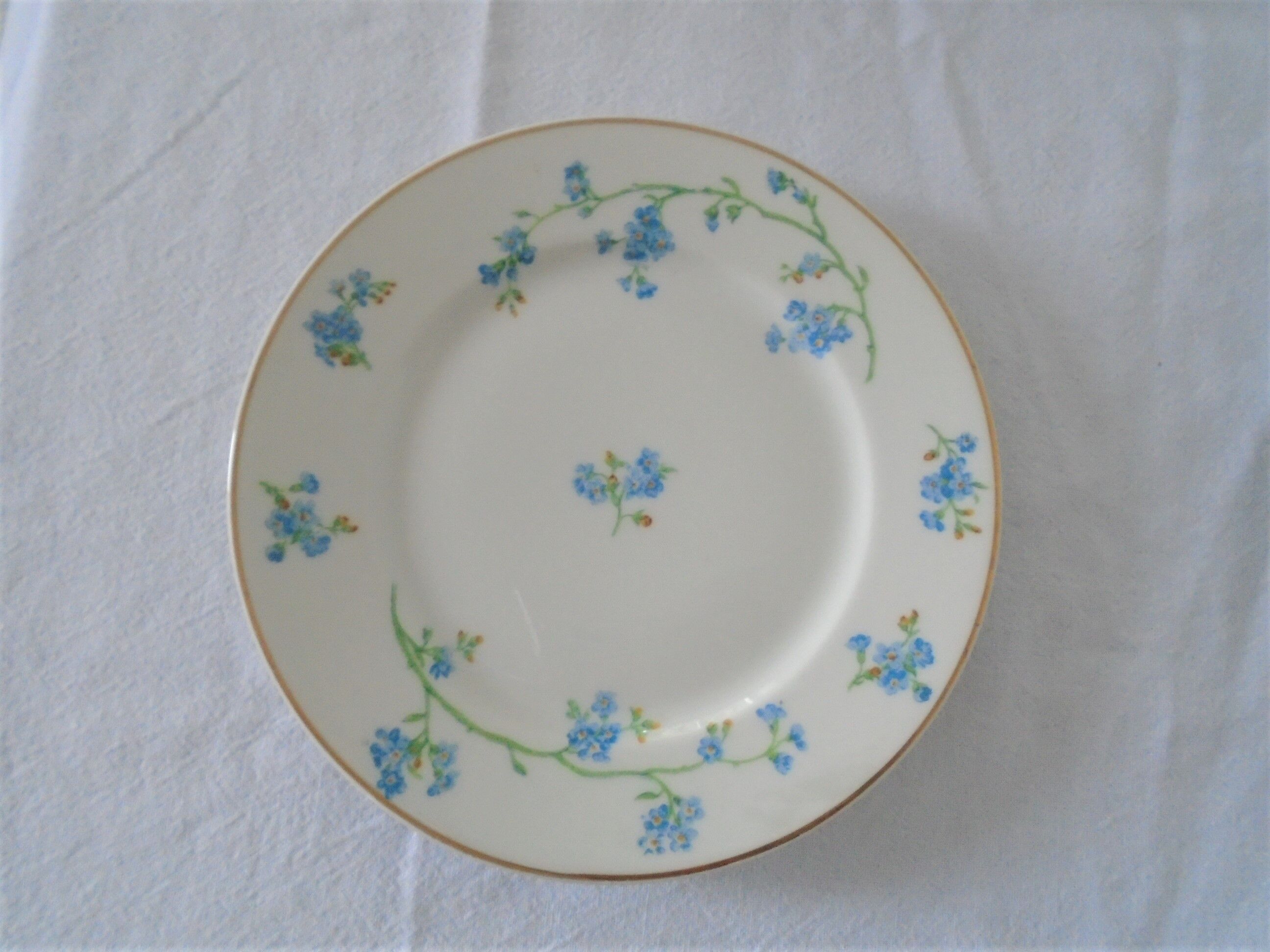 9 plates dessert porcelain of Limoges decorated with small blue flowers