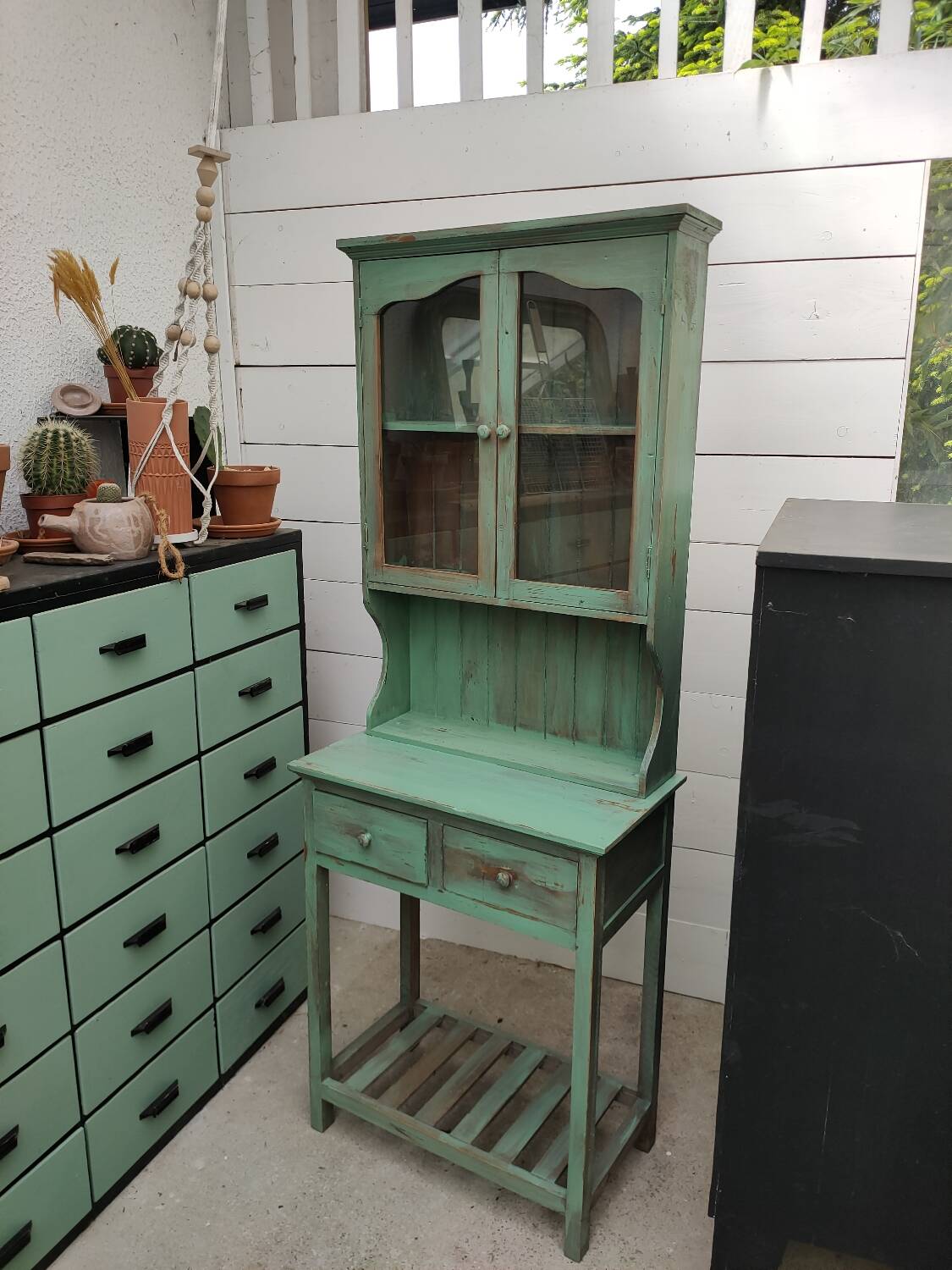 Vaisselier en bois vert