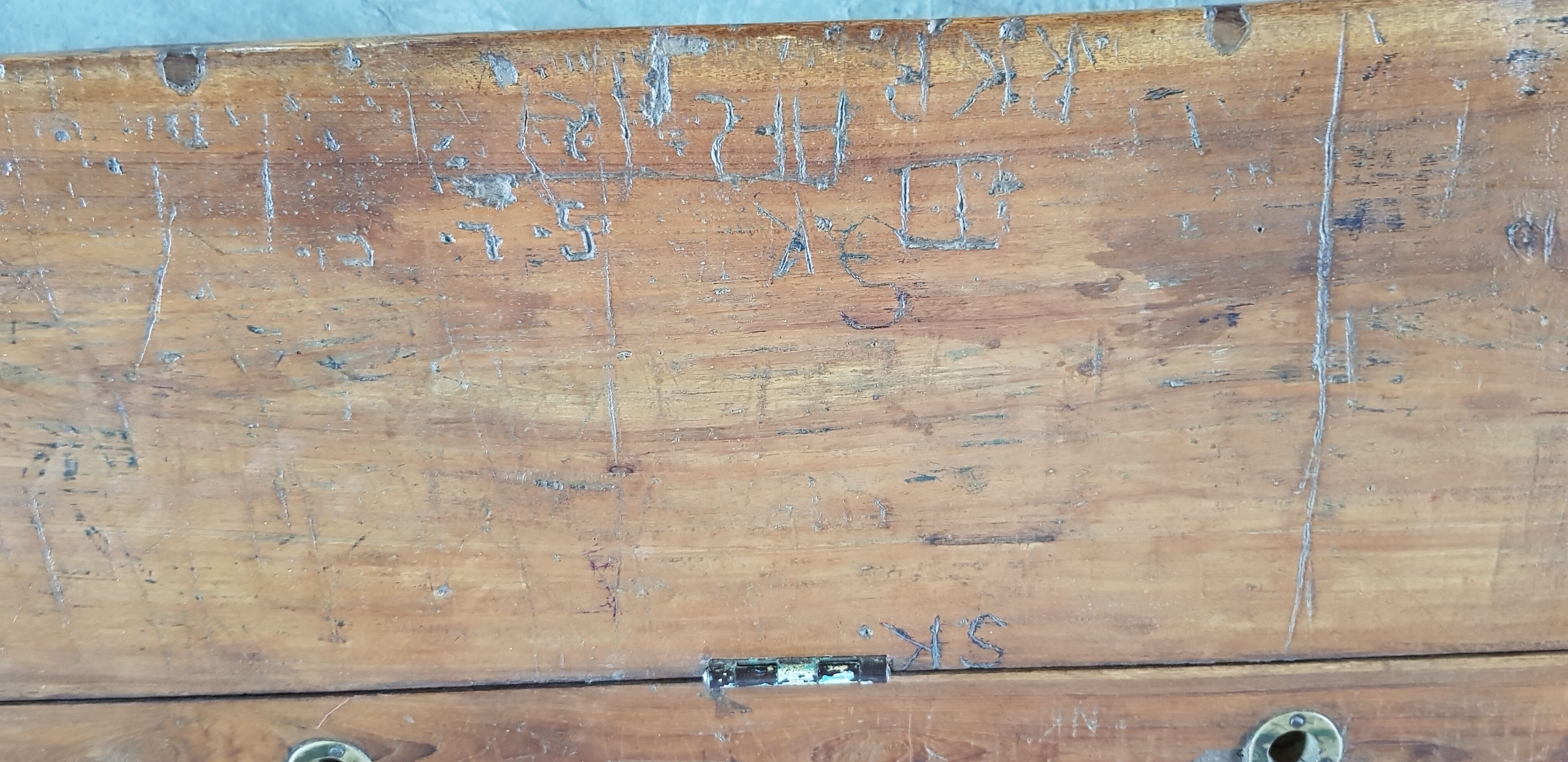 Chest, bench in teak