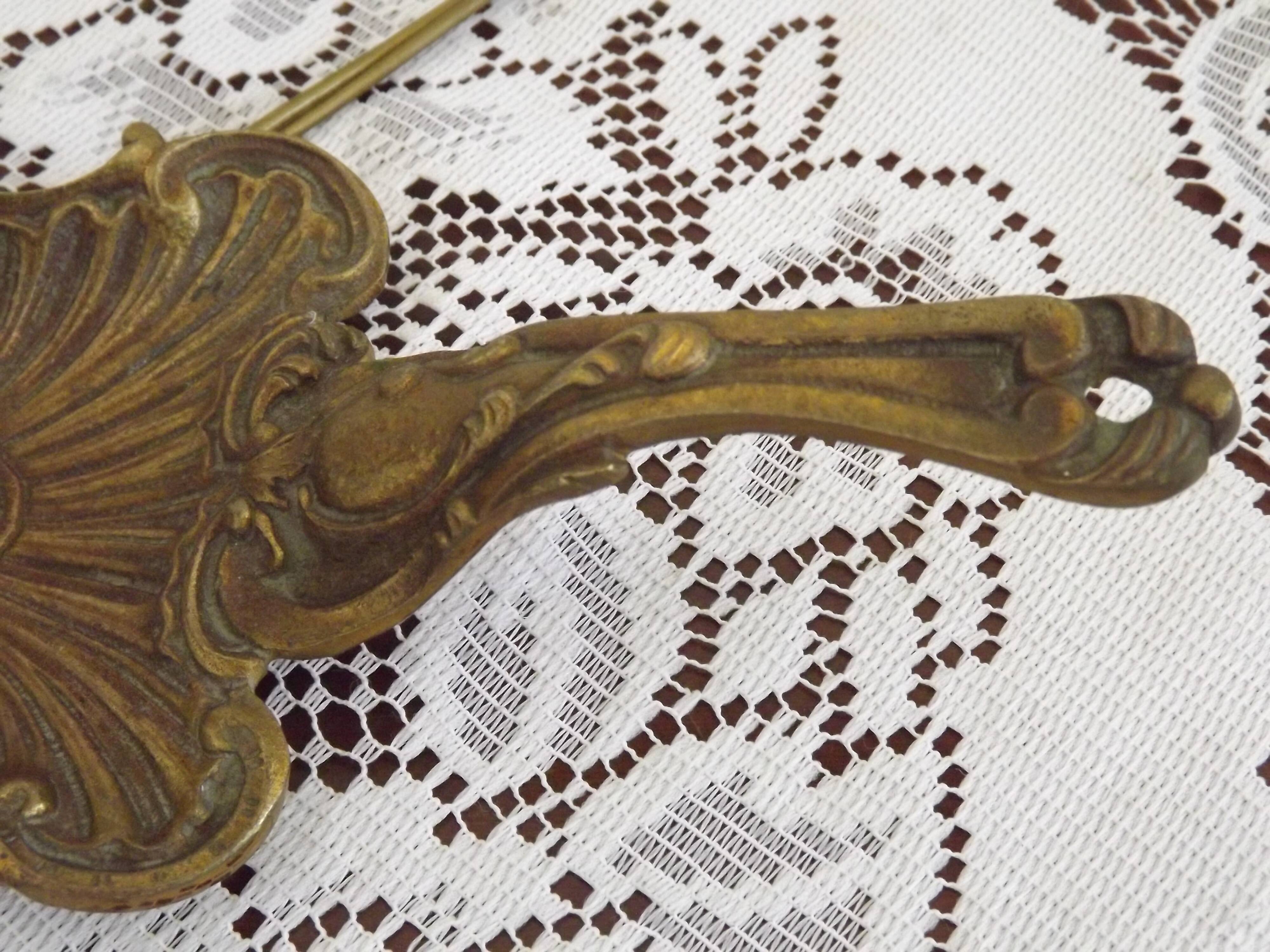Paire de lampes candélabres vintage en bronze avec abat-jours en tissu plissé, France