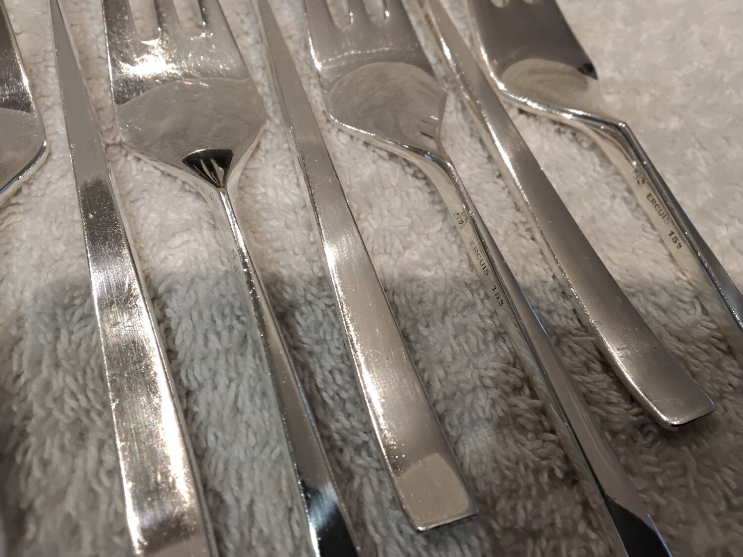 12 silver-plated metal cake forks by Ercuis Horizon silversmiths, 14.9cm