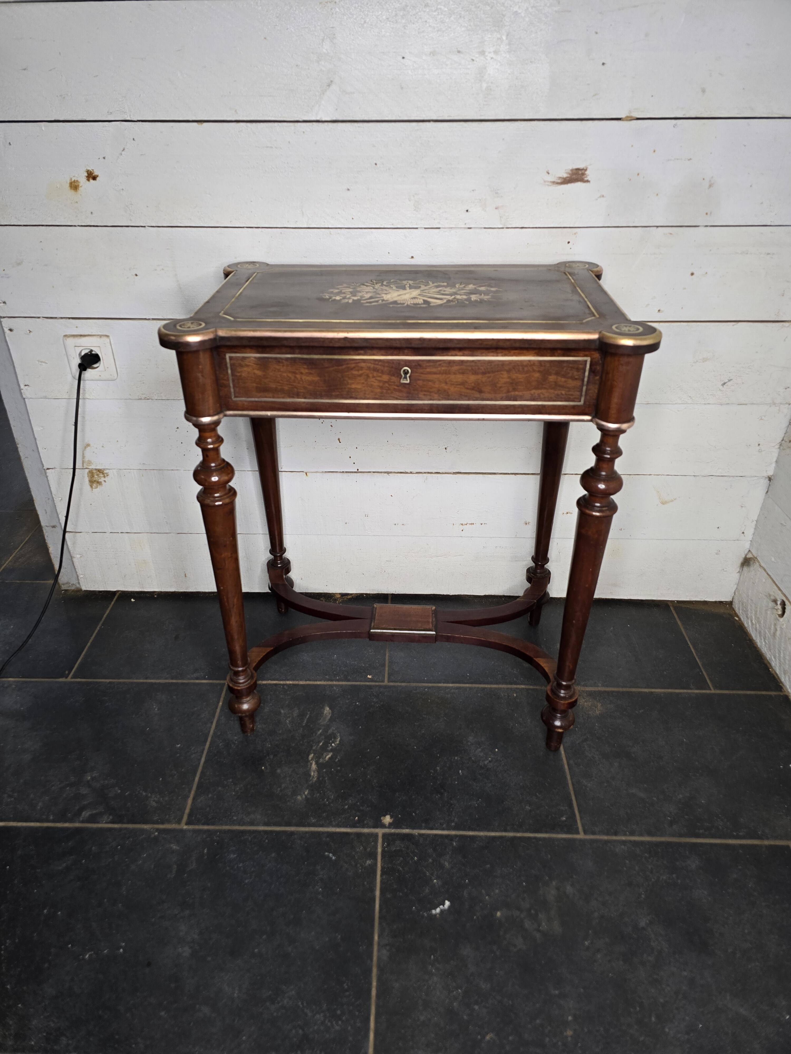 Napoleon III mahogany dressing table