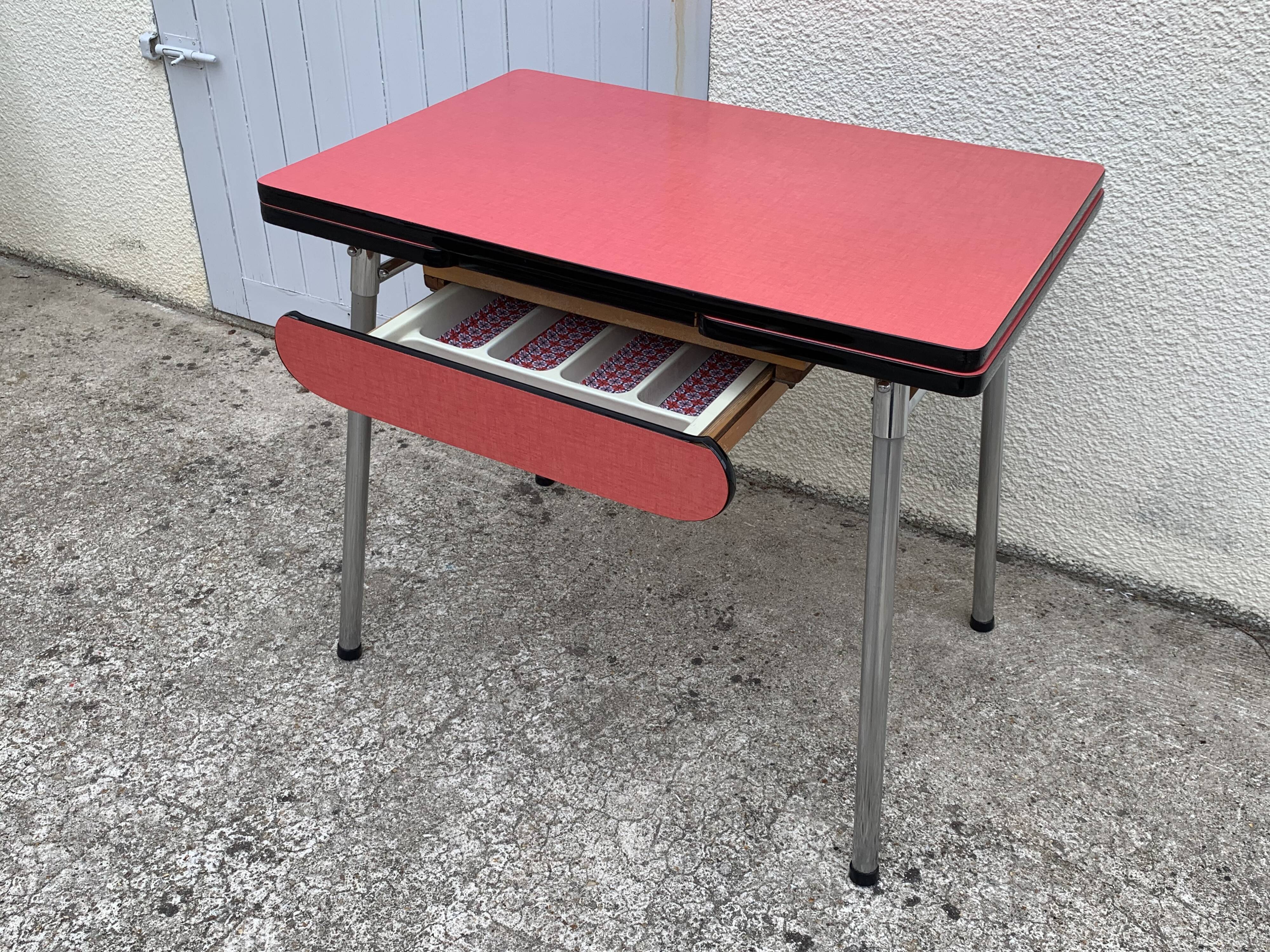 Table Formica rouge Selency