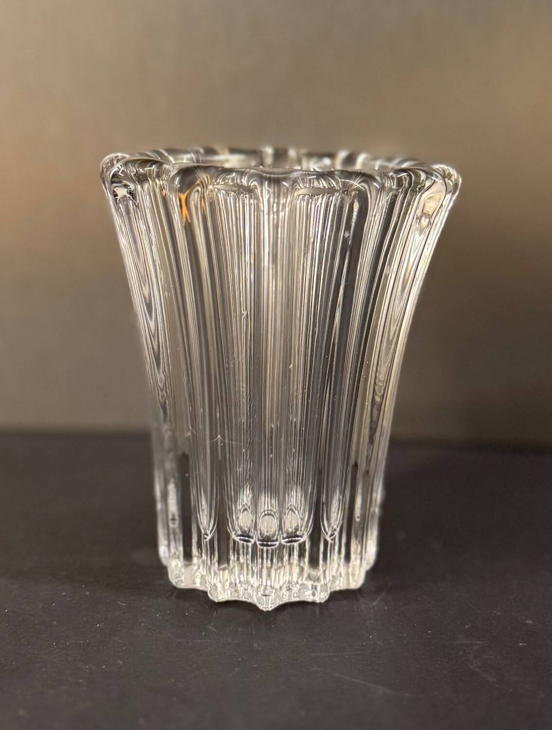 Vase vintage transparent à bords ondulés années 50/60