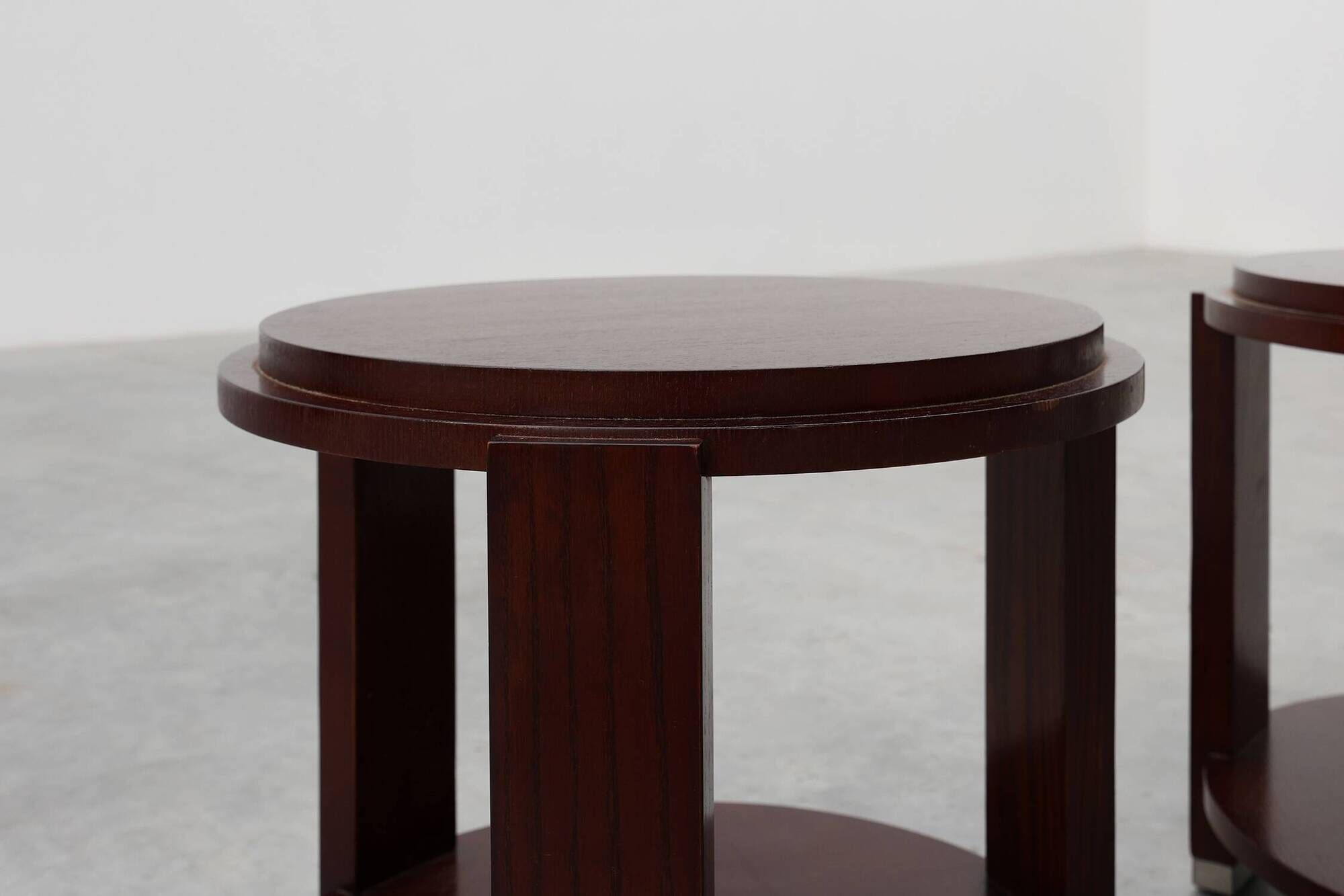 Pair of 2 round side tables in wood with metal, Belgium ca. 1980