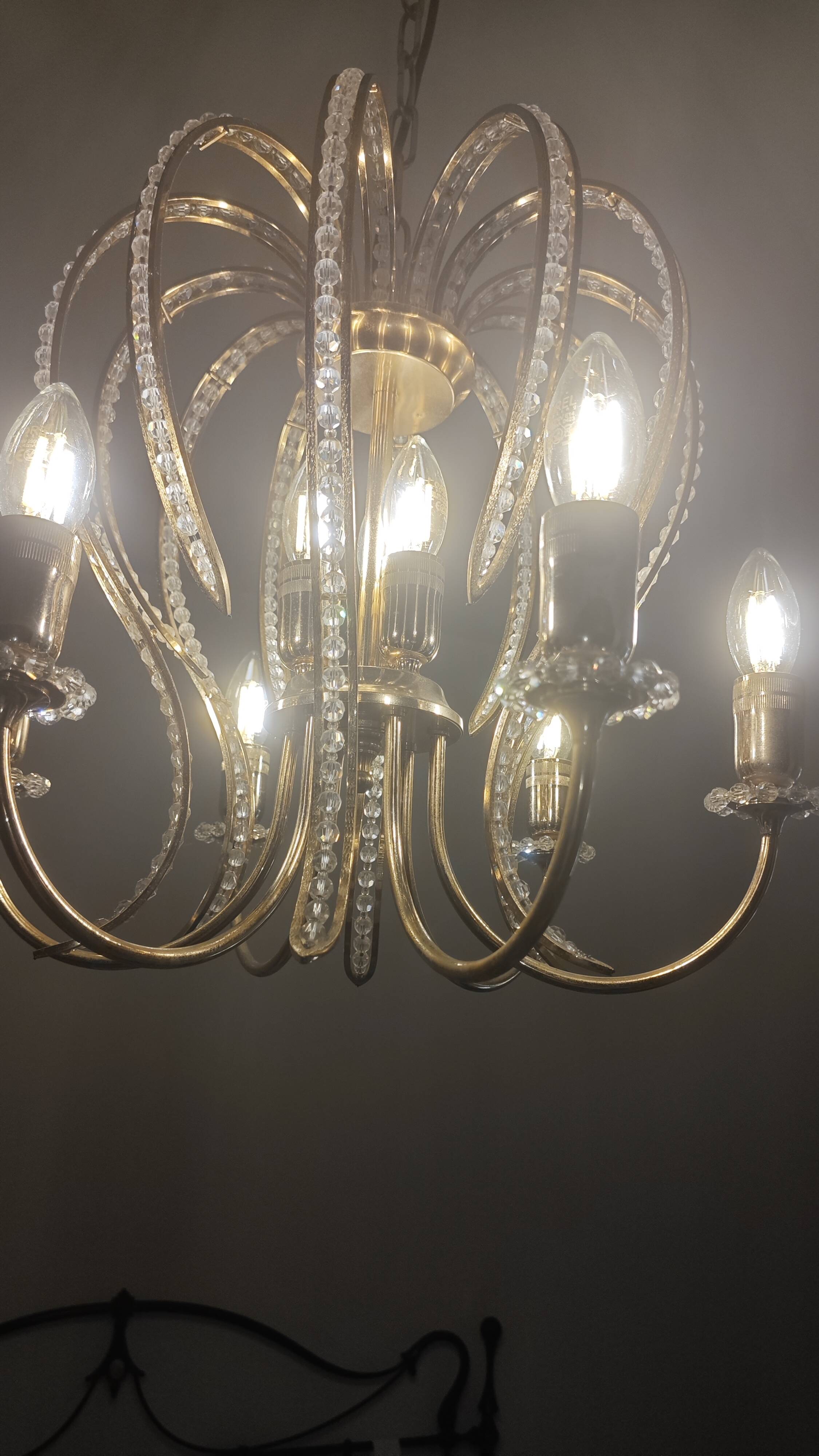 Lampadario stile romantico in ottone e cristalli
