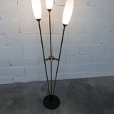 Lampadaire à 3 branches de 1960 laiton doré, fonte et opalines