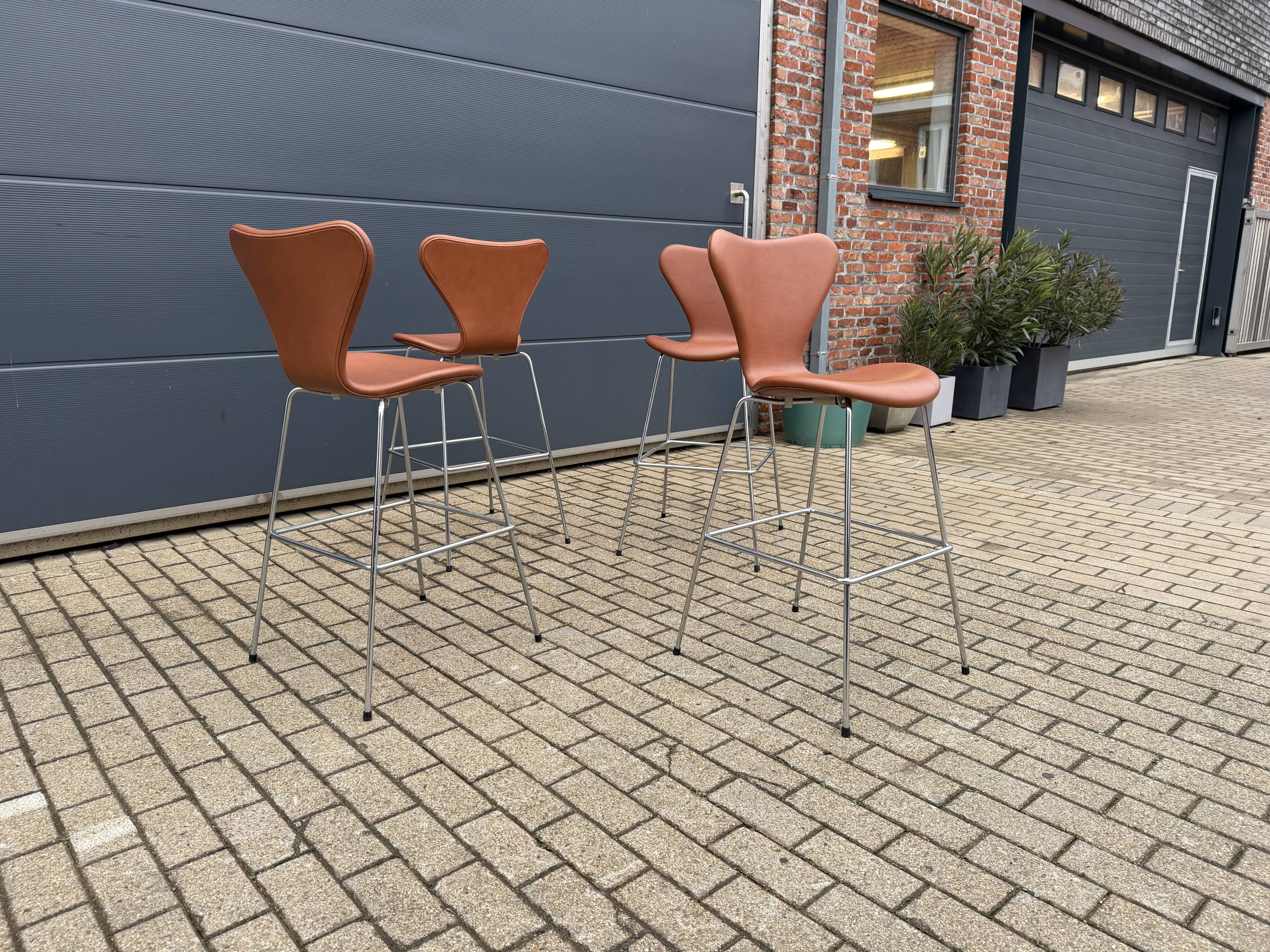 Fritz Hansen Series 7 Bar Stools Arne Jacobsen