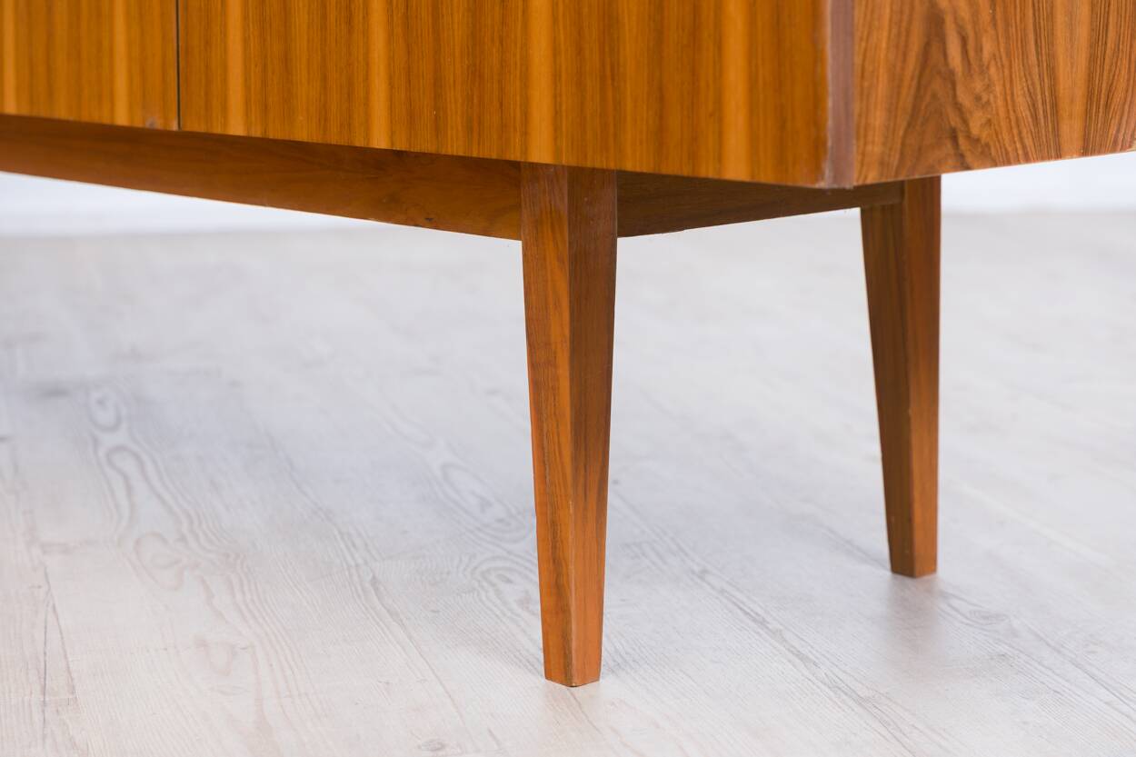 Grand buffet Mid-Century en noyer