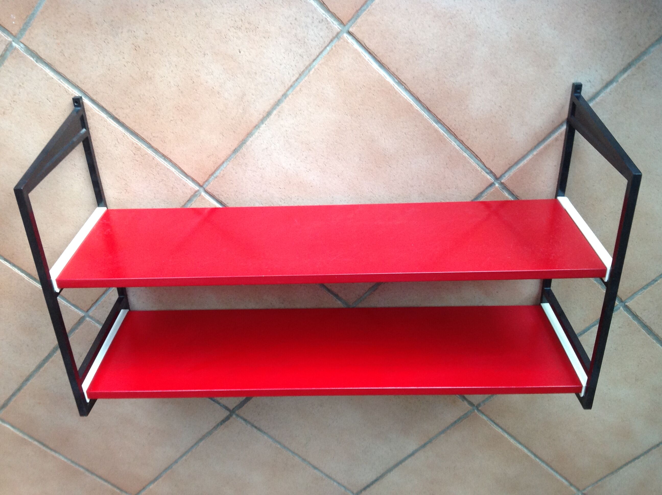 Carmine red wall flooring by Schubert Werk / vintage 60s-70s