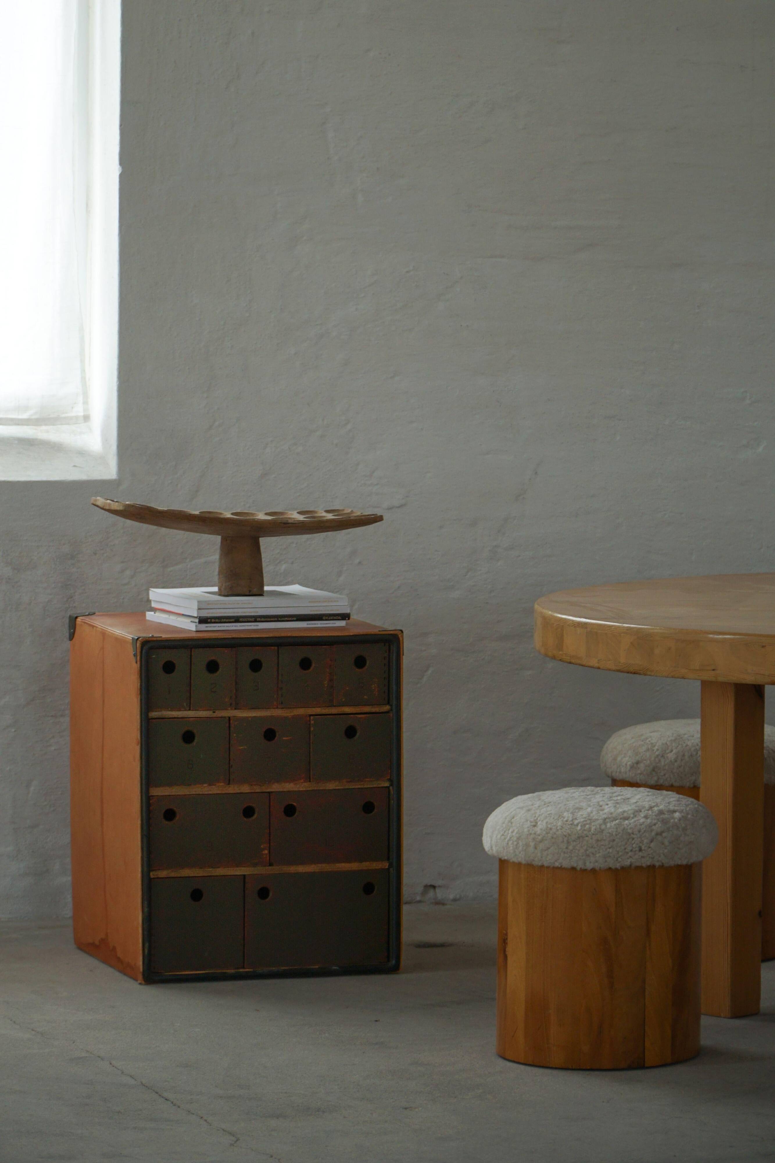 Vintage military-style trunk in leather and wood, late 20th century.