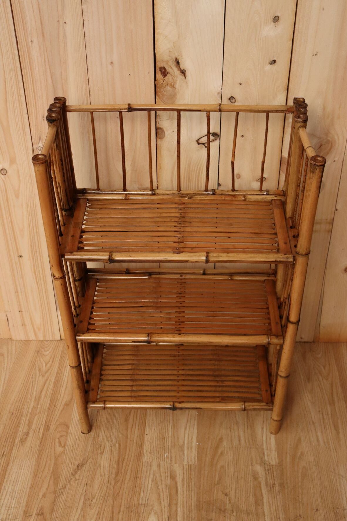 Foldable bamboo shelf