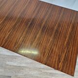 Extendable table in laminate