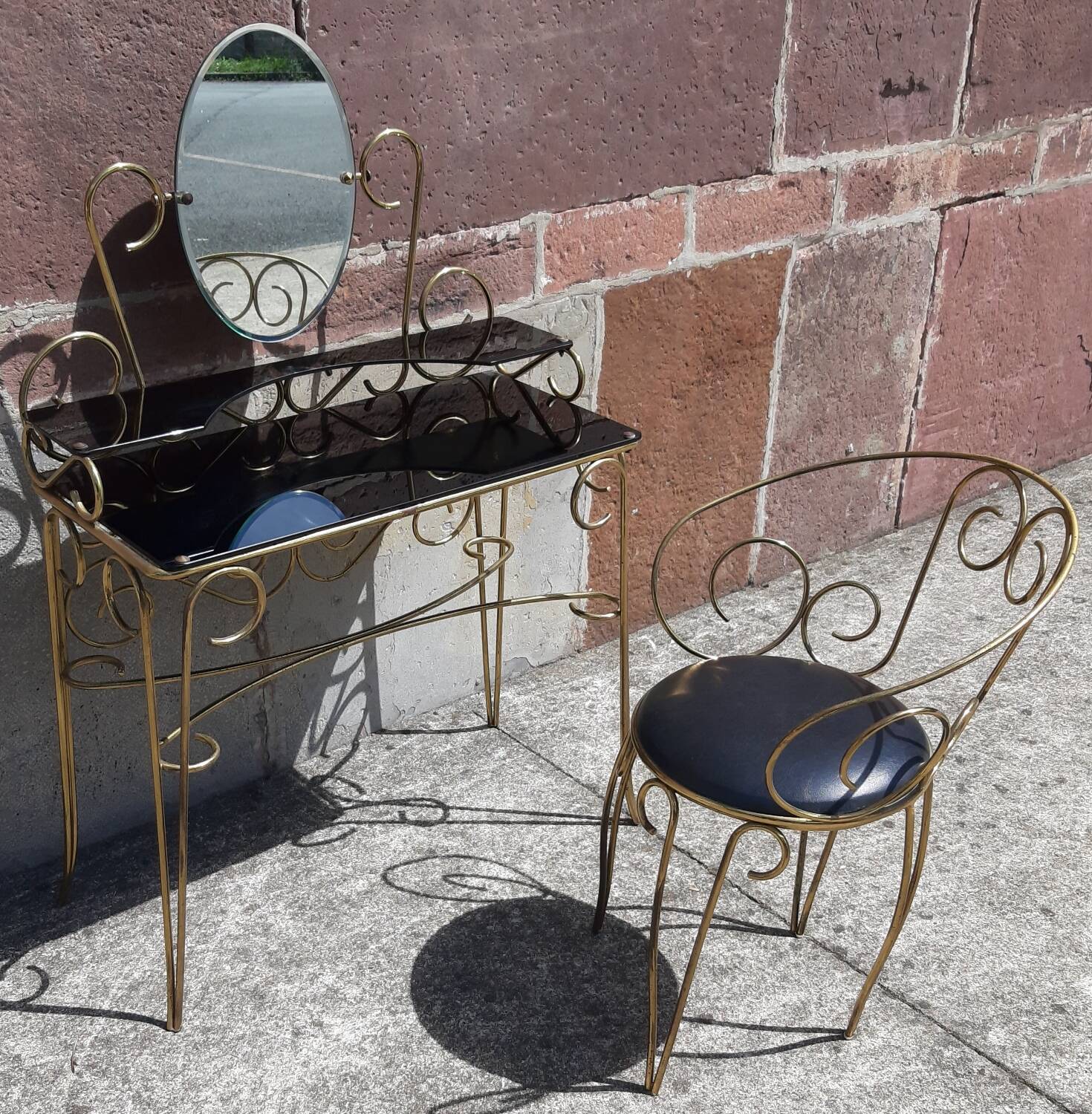 Dressing table and chair in gilded metal and opaline glass.