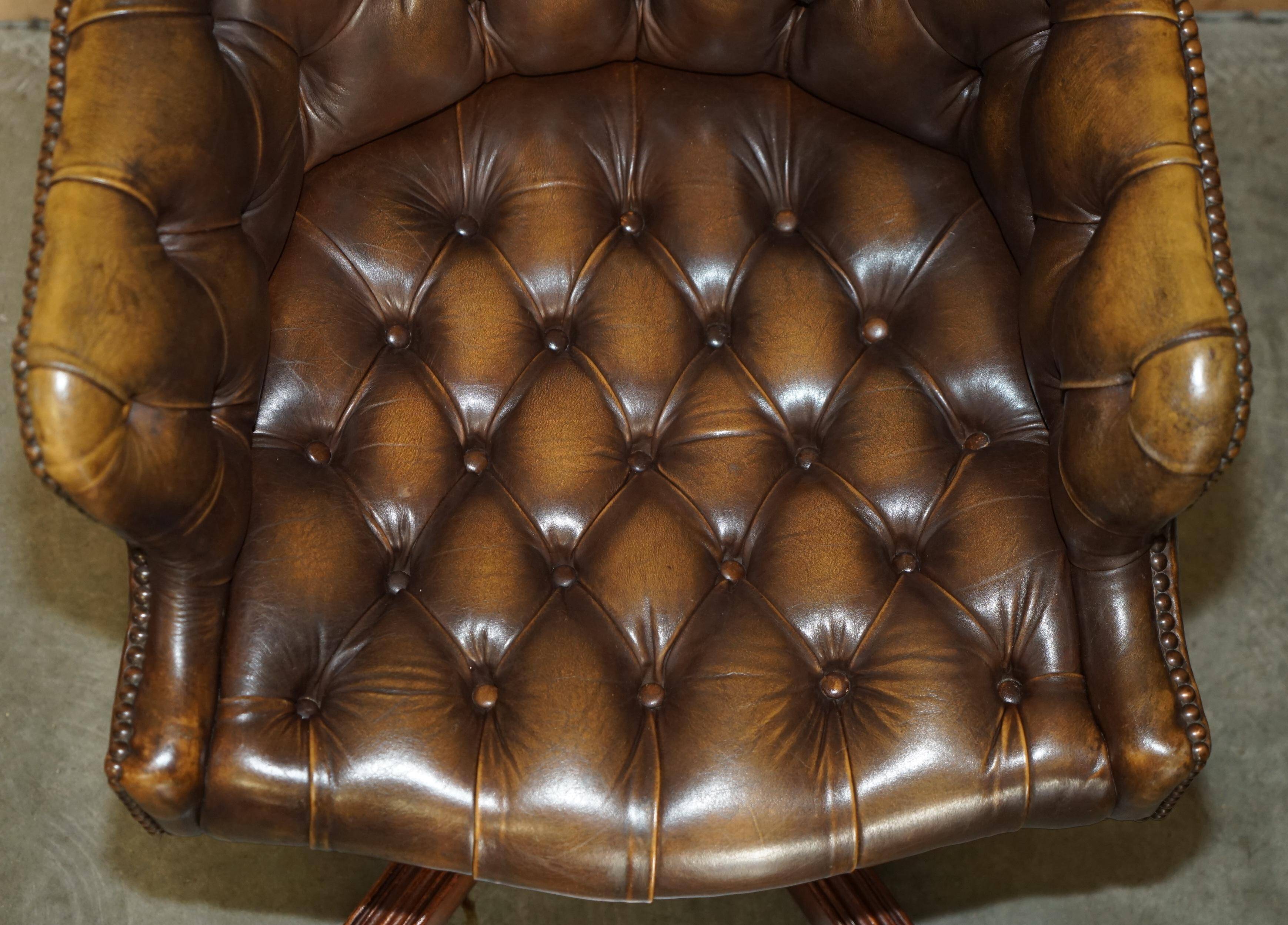 Fauteuil Chesterfield vintage en cuir vieilli