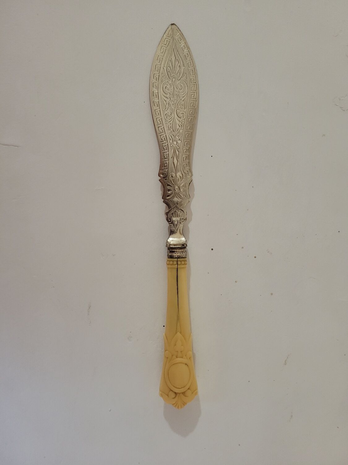 English fish knives in silver and ivory, 19th century
