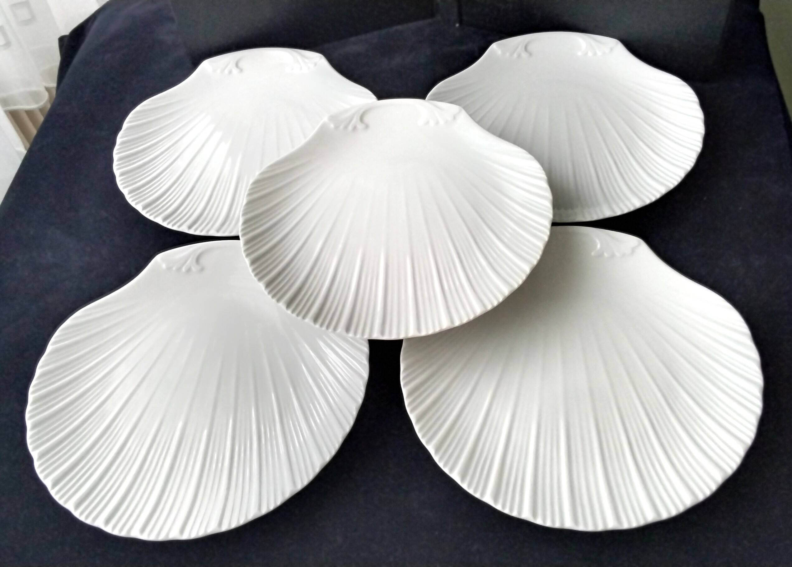 5 scallop shell-shaped plates in Limoges porcelain